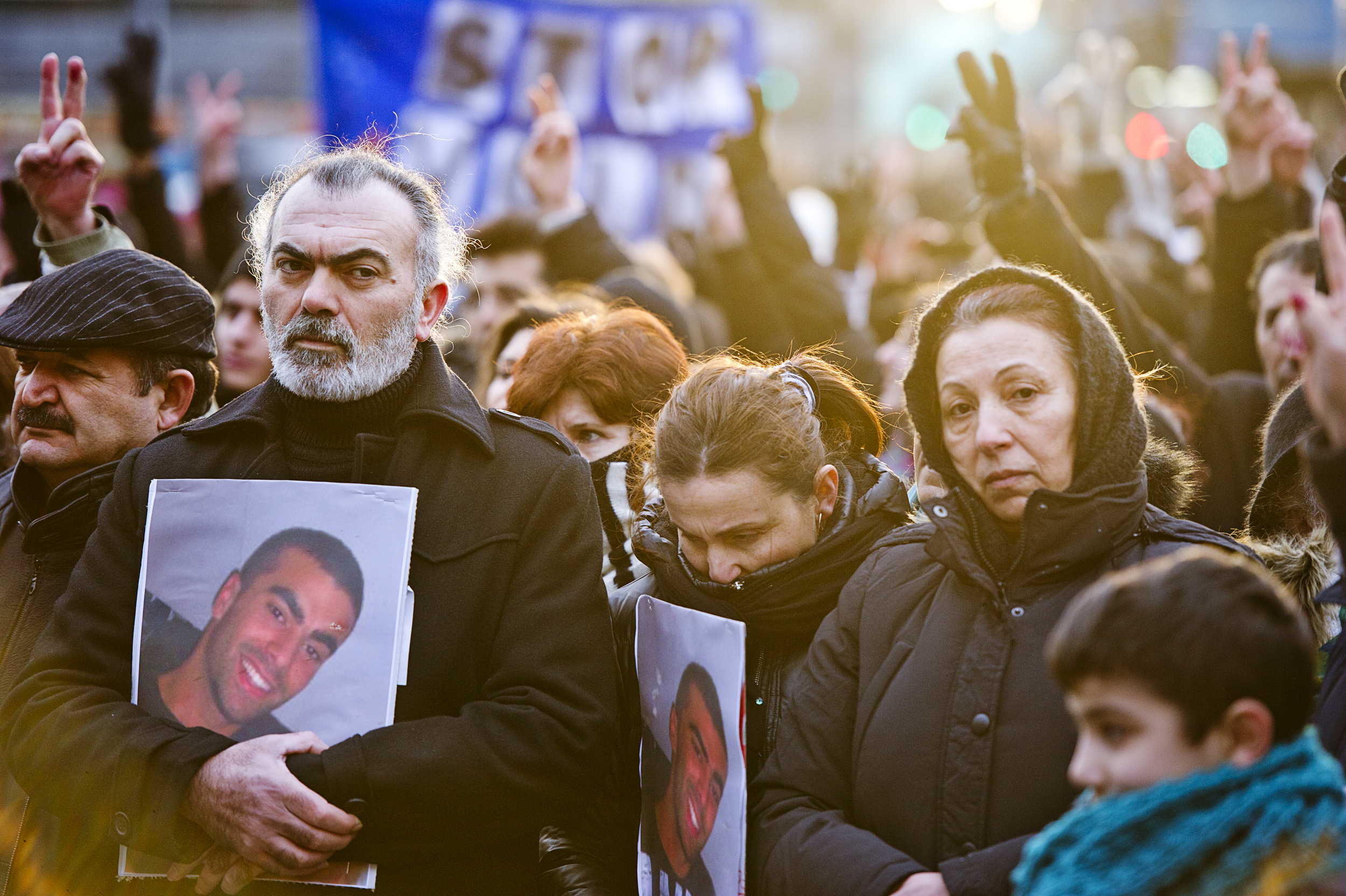 Fredsmarch som reaktion på drabet på den 21-årige Cem Aydin
