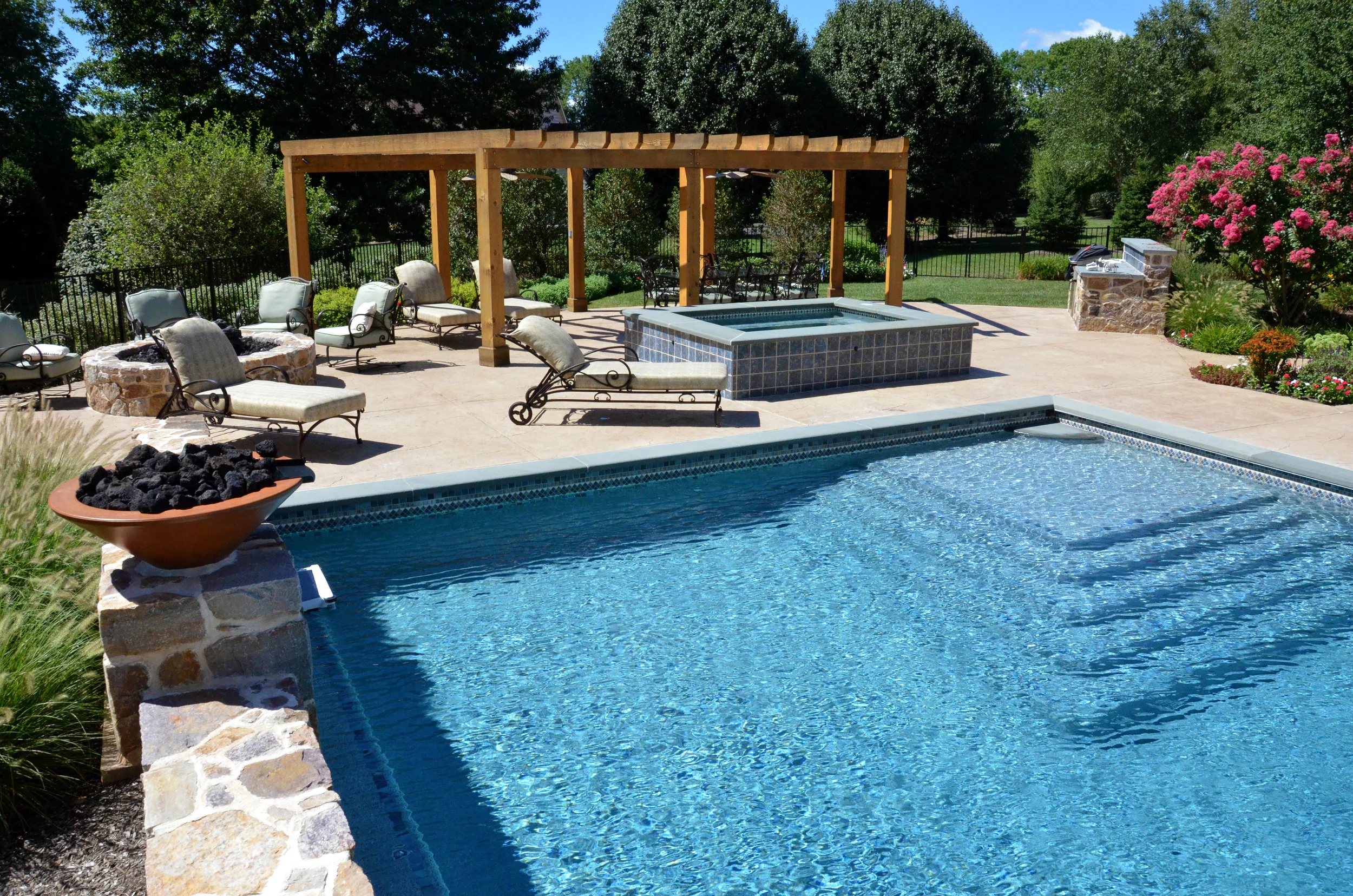 Pondworks_Backyard Retreat_pool_arbor_custom_spa_a.jpg