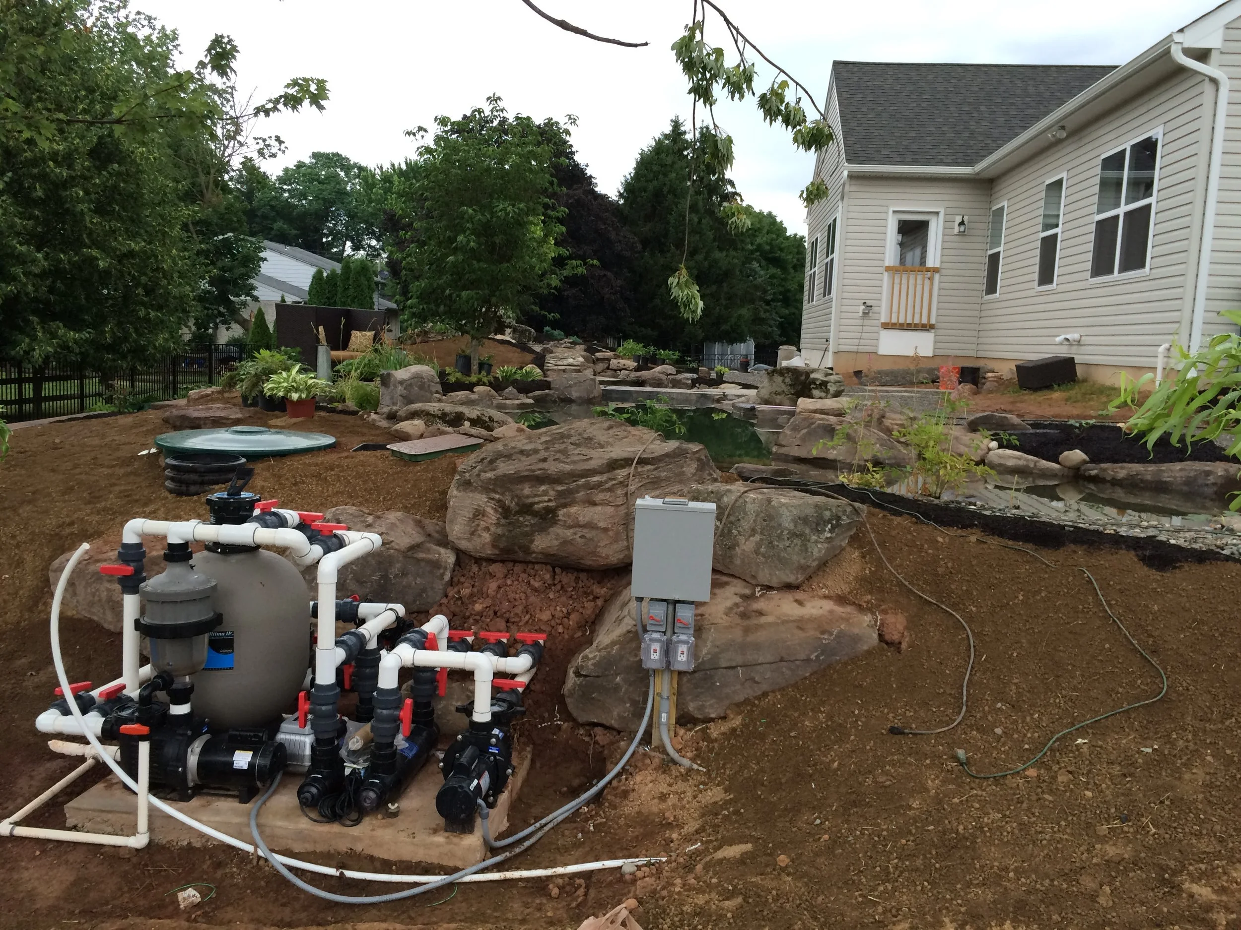 Pondworks_construction_pond_filtration.JPG