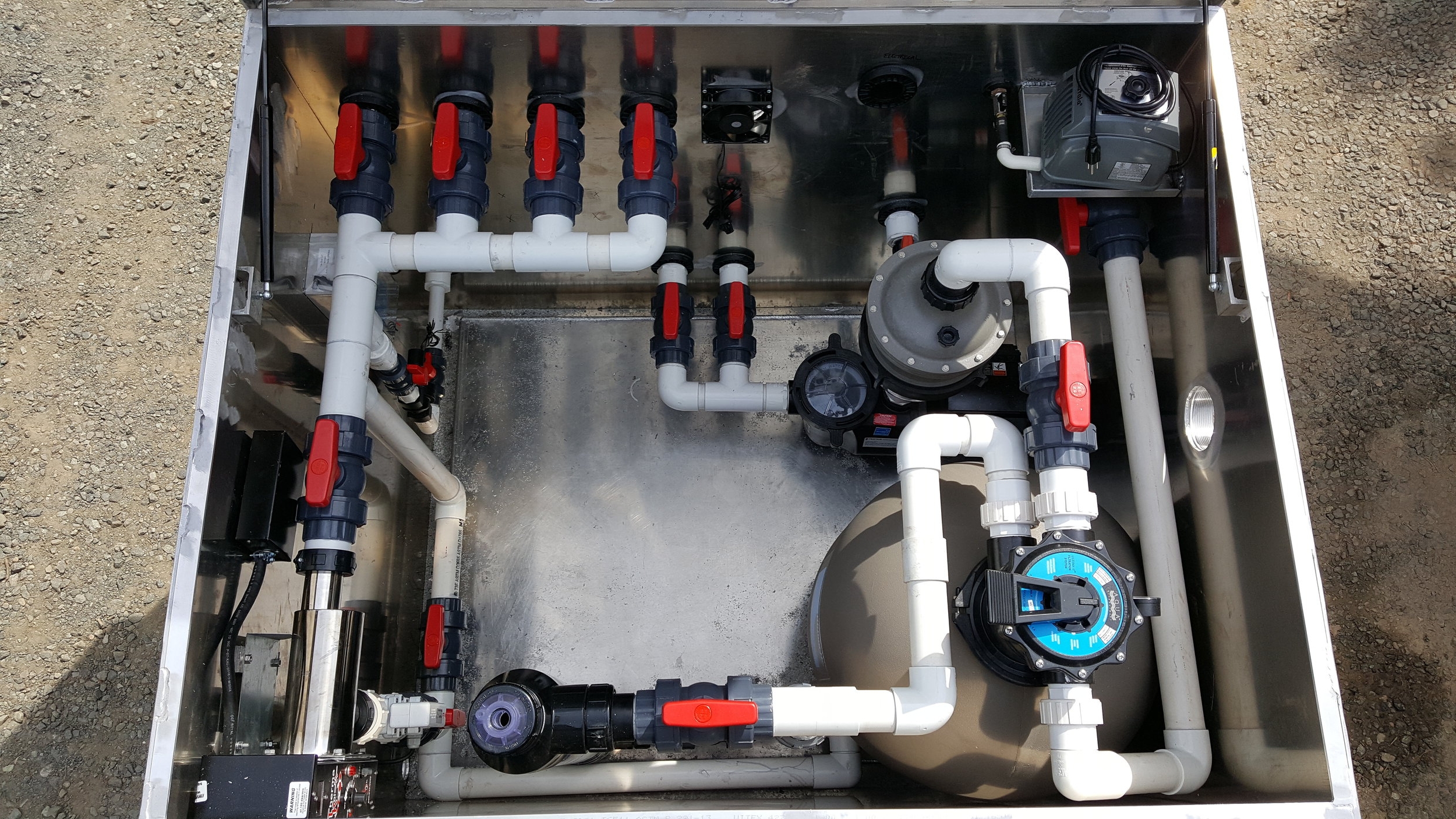 Maintenance_vault_pond plumbing_custom filtration_02.jpg