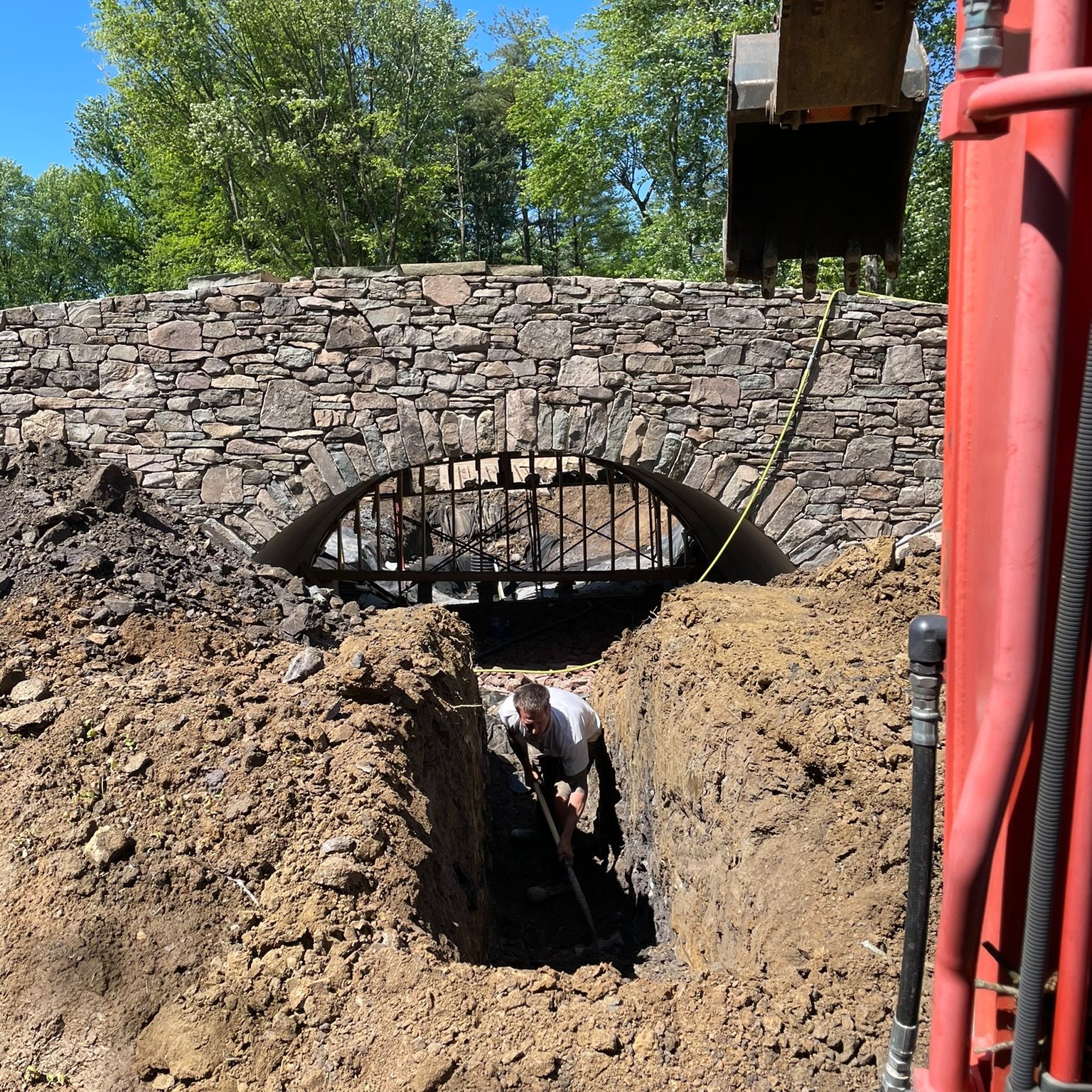 As we prep for lining ponds, we first have to install underdrainage.

#ponddesign #coolponds #largeponds #farmpond #designbuild #backyardconcepts #montgomerycountypa #ProjectProgress #projectprogress #pond #pondworks_online #pondlife #pondview #PWLar