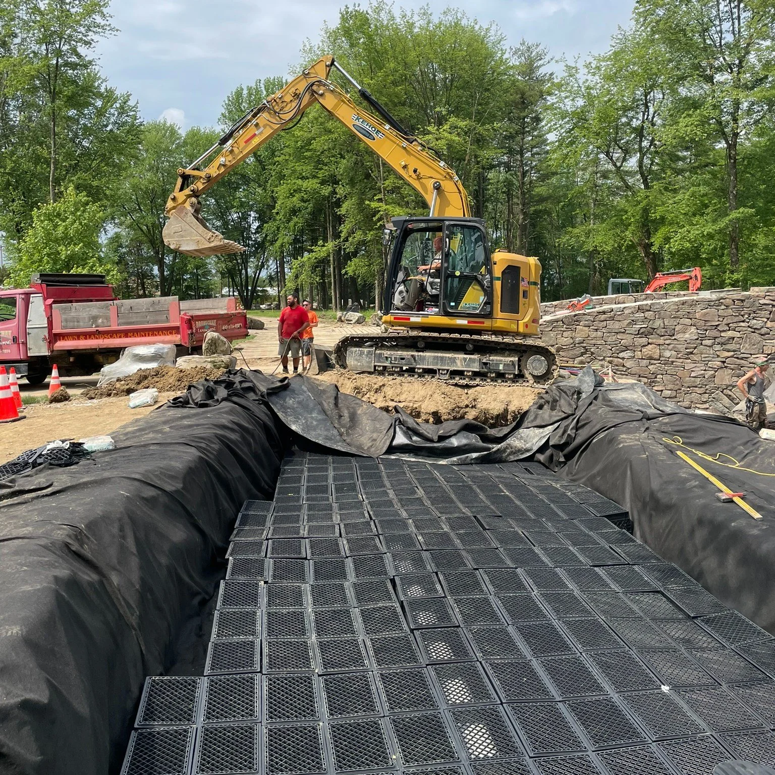 Progress on the gravel work and one of the constructive wetlands.

#ponddesign #coolponds #largeponds #farmpond #designbuild #backyardconcepts #montgomerycountypa #ProjectProgress #projectprogress #pond #pondworks_online #pondlife #pondview #PWLargeP