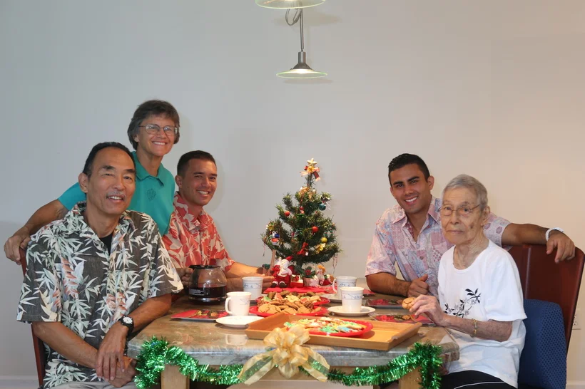 It’s Christmas! (l-r) Ron Yasuda, Jan Pappas, Jon Yasuda, Troy Yasuda, Florence Yasuda