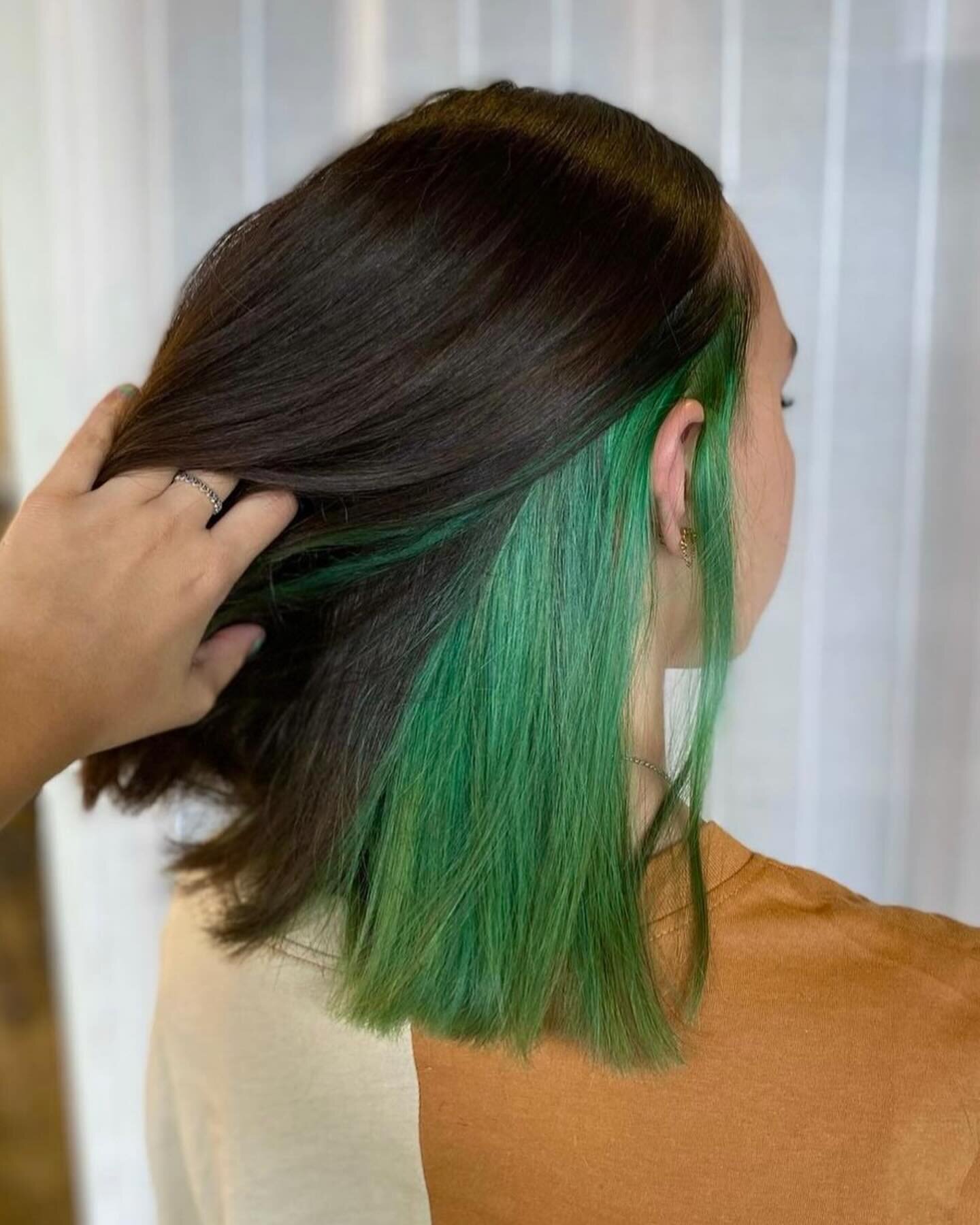 ☘️💚Did someone order a Shamrock Shake?💚☘️ 

FABULOUS vivid done by the one and only @thehair_enthusiast ! If you&rsquo;re looking for a fun color project, Megan&rsquo;s your girl for sure 💚

-
-
-
Call 505-883-9707 to book today!🤍
#hair #hairtok 