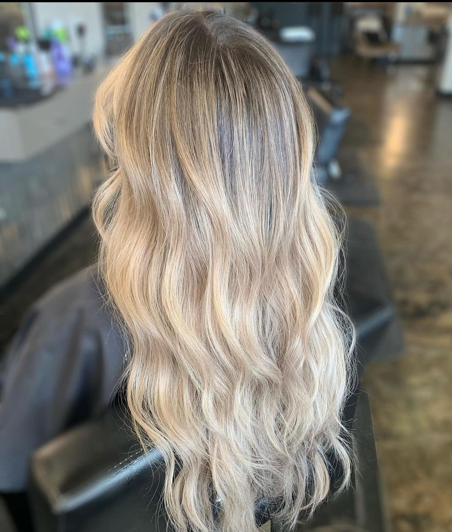 BLNDE SEASON IS UPON US!🤩🤍

And you already KNOW @stylist.lyssa is the girl with all that blonde magic! Book with her today to get the BRIGHTEST blonde of your life! 

-
-
-
Call 505/883/9707 to book today🤍
#blndeszn #blonde #blondehair #blondehai