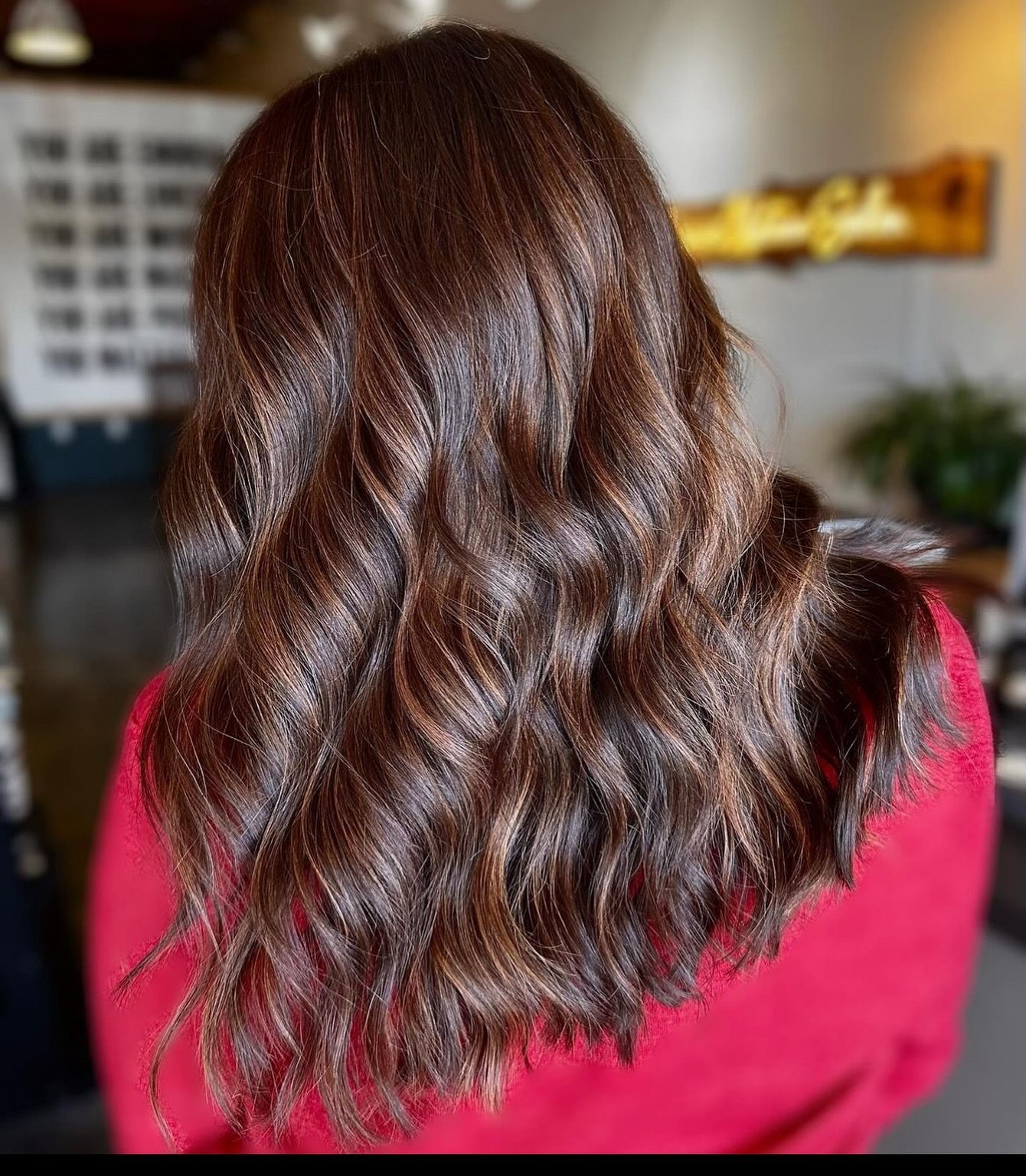 Brunette and Boujee✨

We&rsquo;re loving all of the brunette baddies we&rsquo;ve been getting in our chairs! @stylist.lyssa always and forever slays these colors for reallllll🤩

-
-
-
Call 505/883/9707 to book today!
#brunettelove #brunettebaddie #b