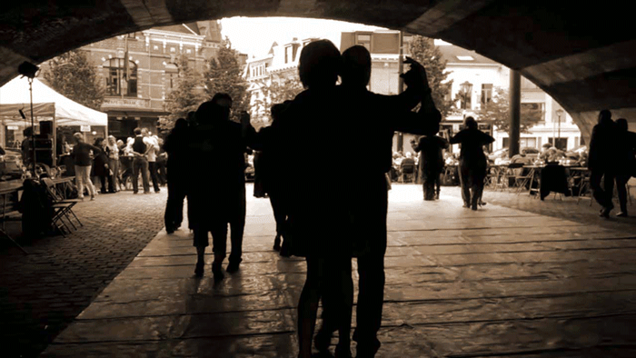 700-Tango-bajo-el-puente.-original.gif