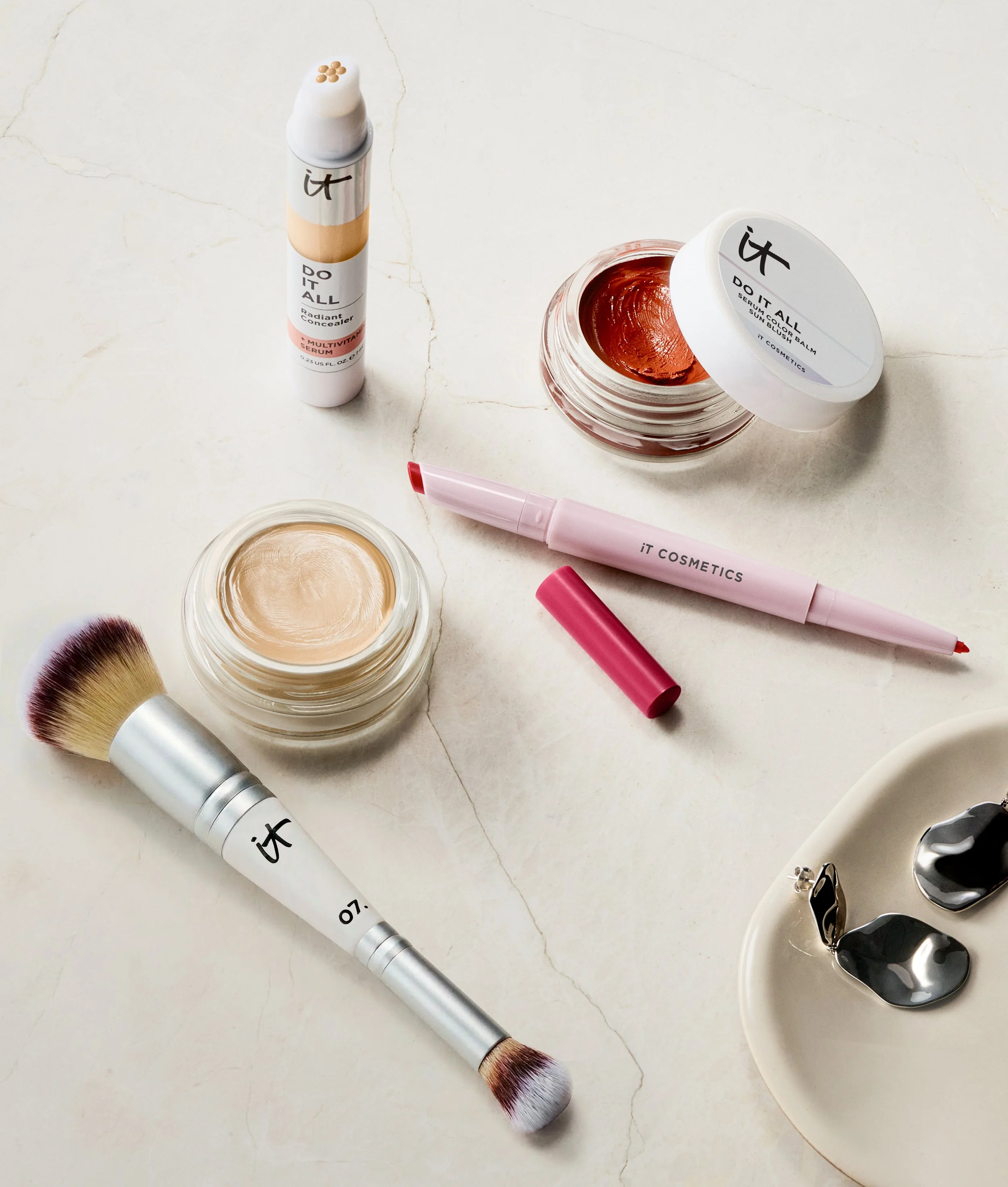 09_DIGI_LIP_TRANSFORM_DIA-LIFESTYLE_ROUTINE_2025_999_V3_Cropped.jpg