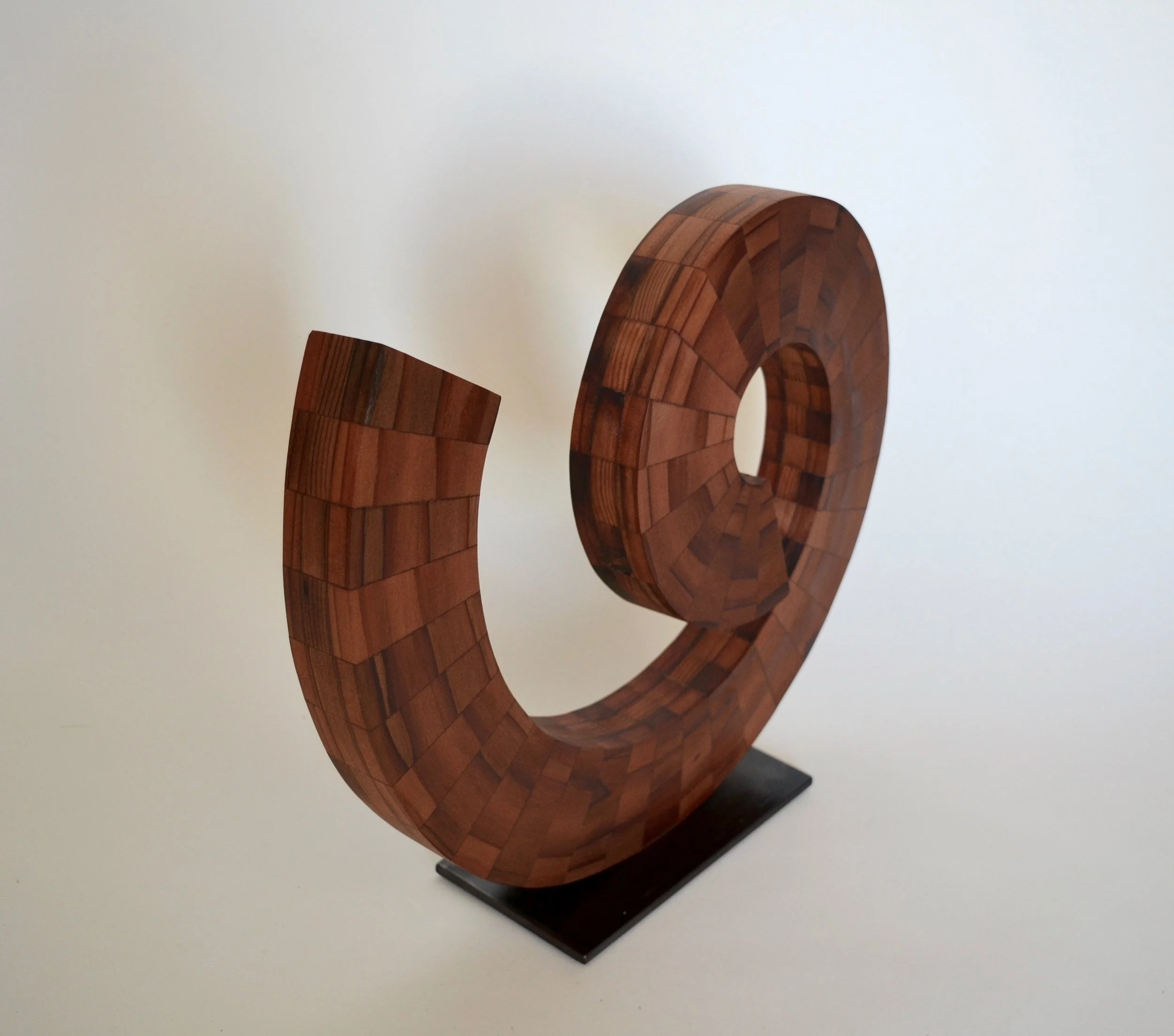 Curly-2-modern-sculpture-by-Lutz-Hornischer.jpg