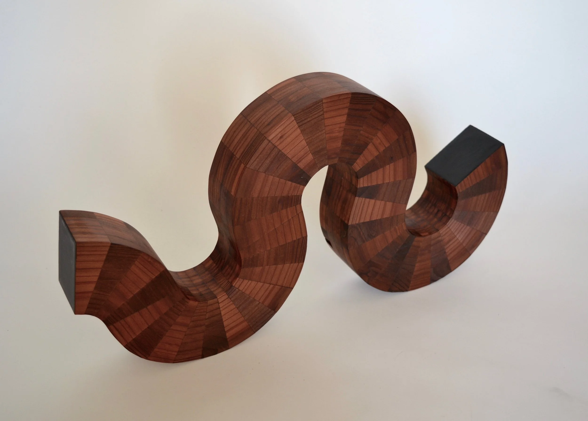 Curled-Up-3-wood-sculpture-by-Lutz-Hornischer.jpg