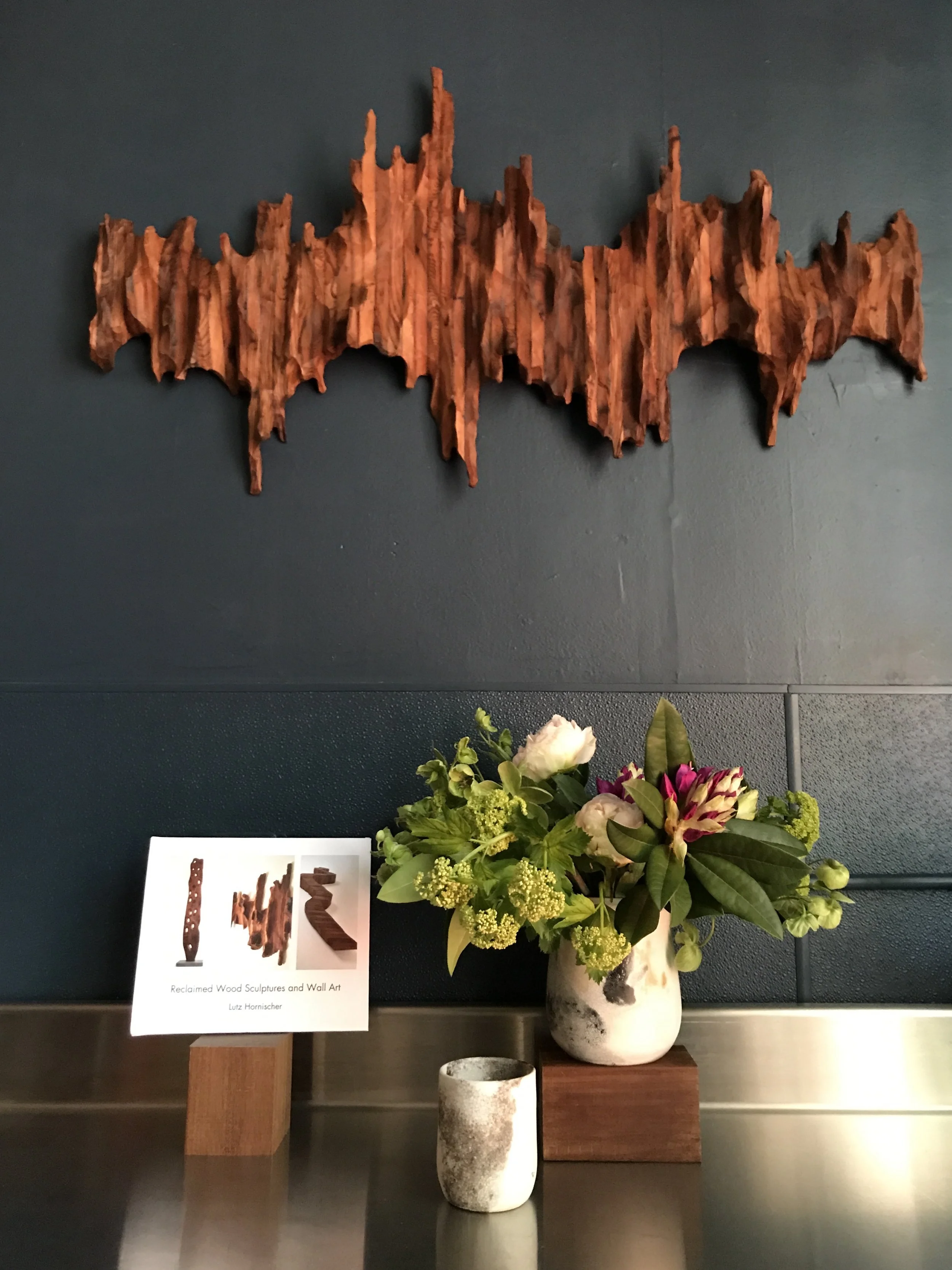 h u g o m e n t o - Contemporary wall sculpture by Lutz Hornischer