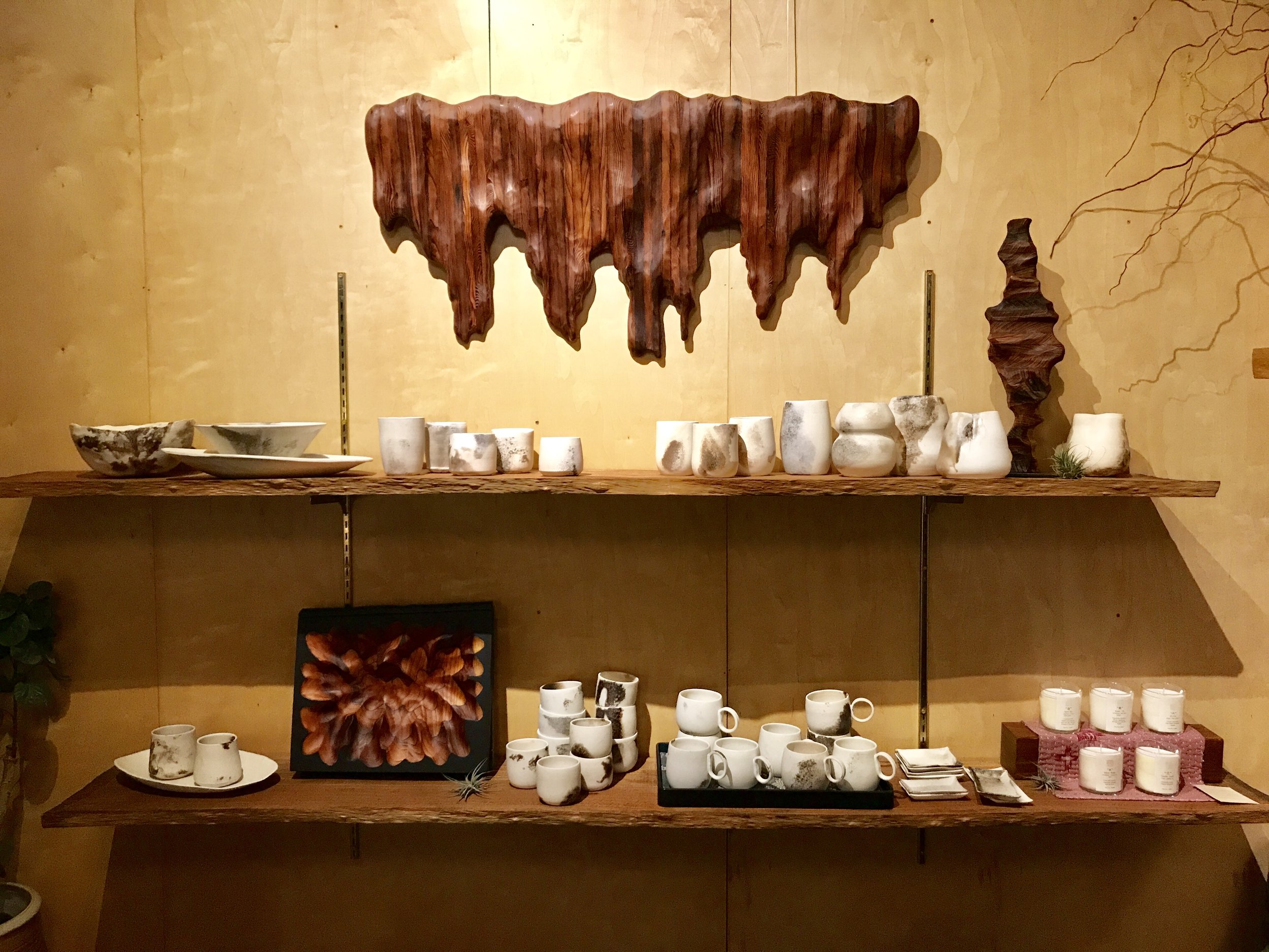 h u g o m e n t o - Wooden sculptures and wall art by Lutz Hornischer and ceramic plates and cups by Carole Neilson