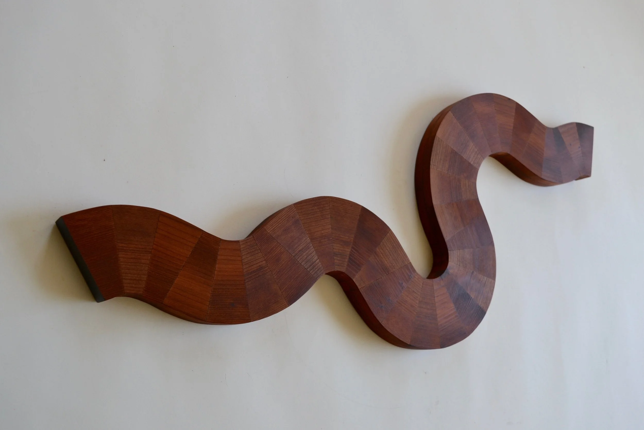 Curious-3-sculpture-by-Lutz-Hornischer.jpg