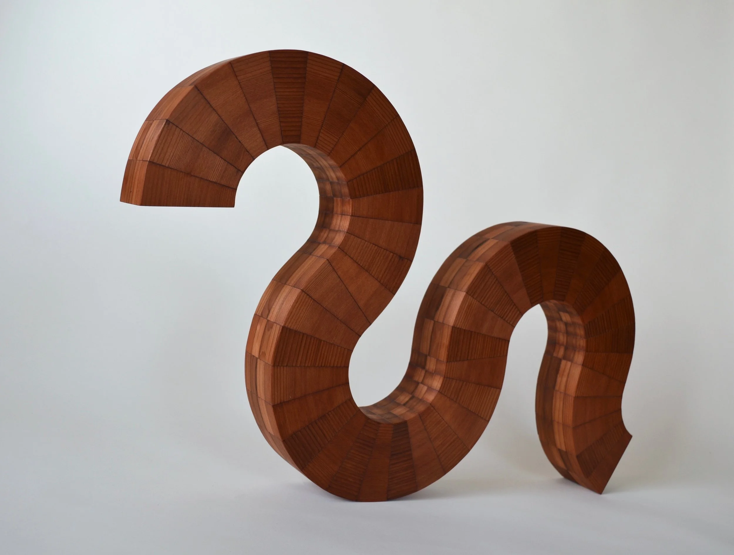 Rising-3-table-top-sculpure-by-Lutz-Hornischer.jpg