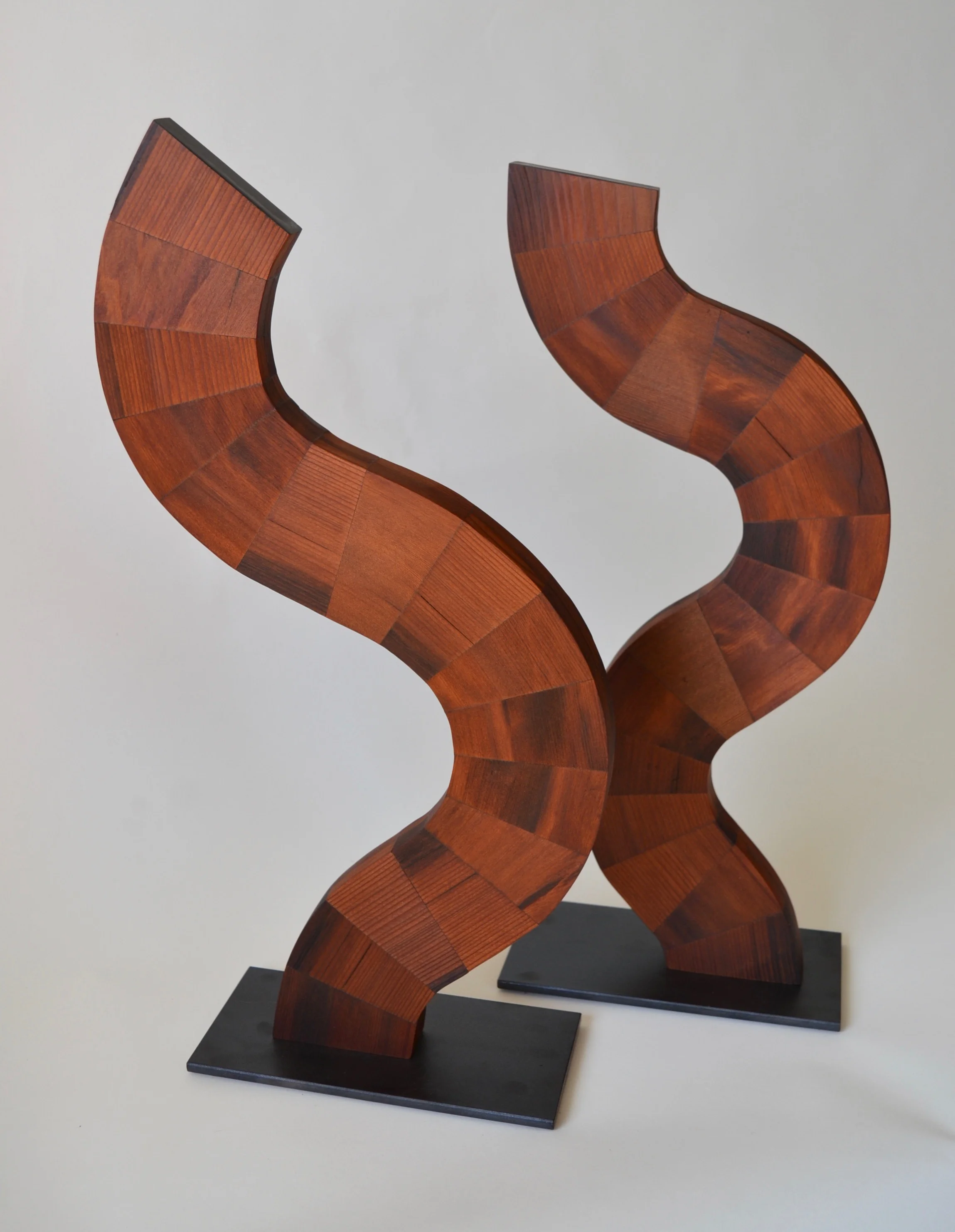 Koerly-I-and-II-sculpture-by-Lutz-Hornischer.jpg