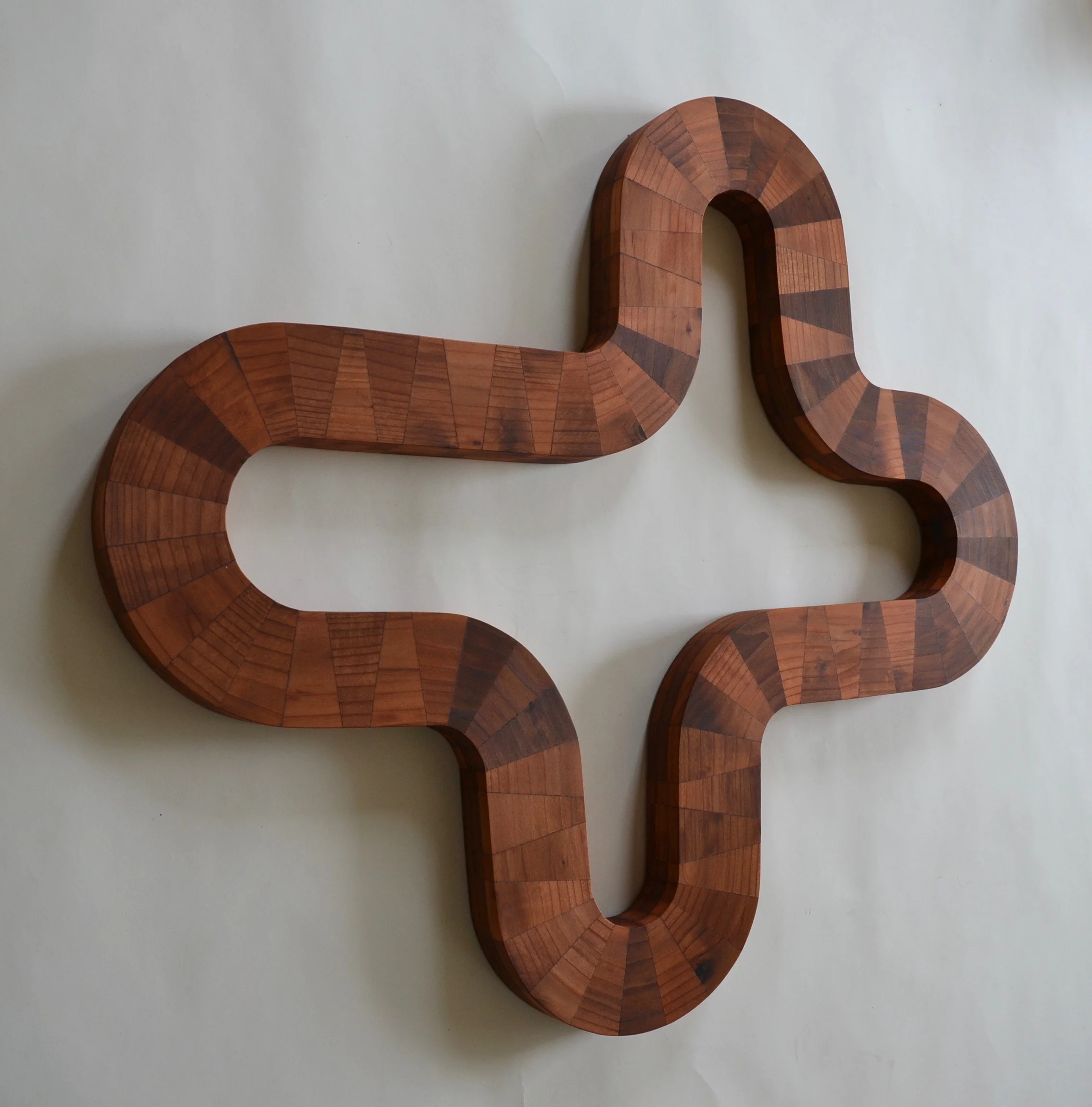 Super-Groovy-abstract-wall-sculpture-by-Lutz-Hornischer.jpg