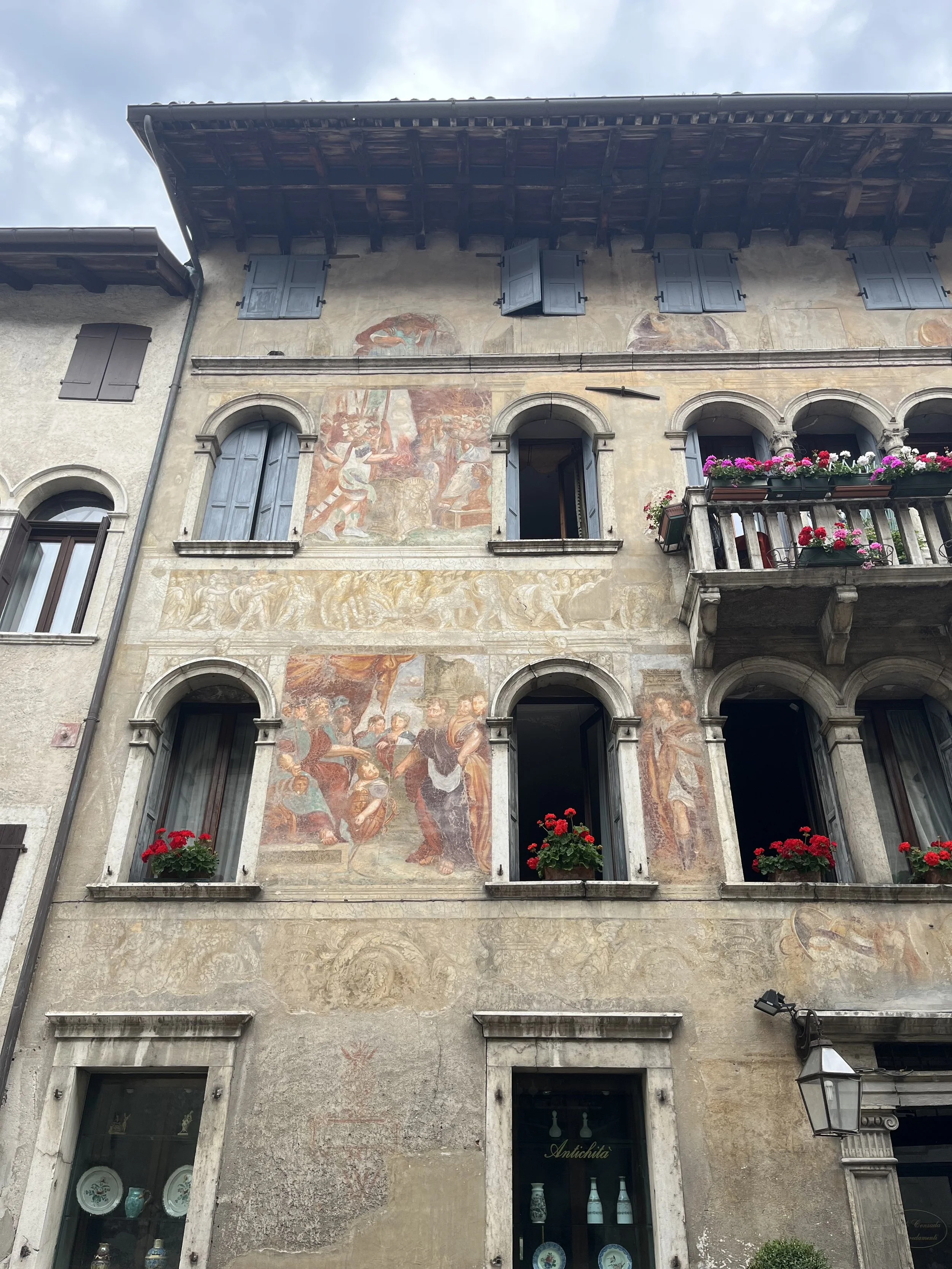 fresco painting on house wall in Italy.jpg