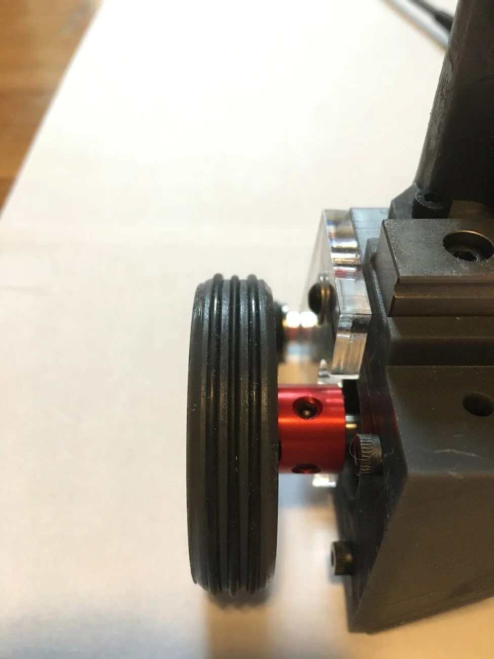  O-rings are used as tires to ensure good grip with the workpiece 