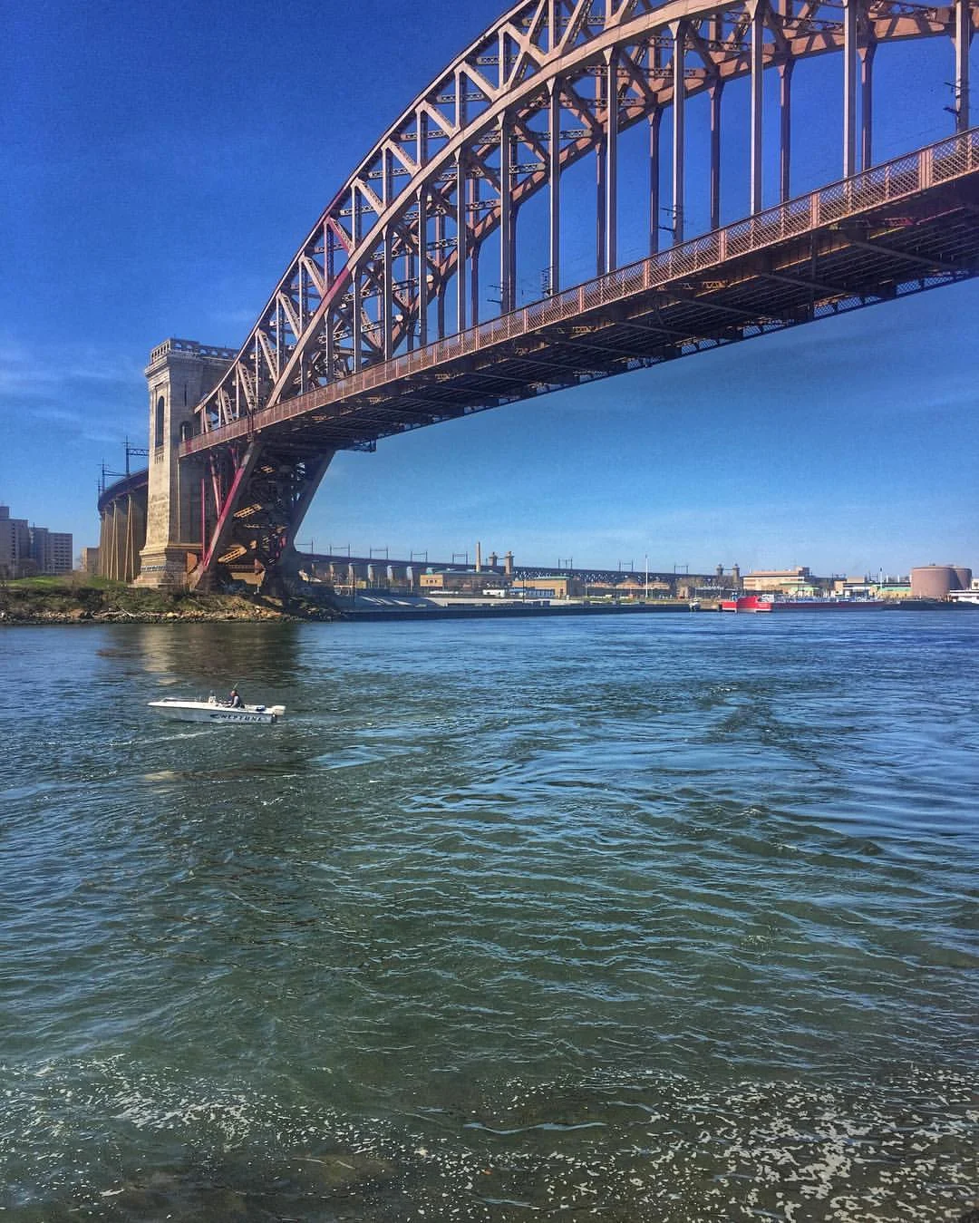 Barely made it out today to enjoy this beautiful weather so I’ll have to rely on my photos from Astoria Park on Saturday. Also that little boat was called Neptune.
#queenscapes #astoriaqueens #astoria #astoriany #queenslove #astoriapark #ditmars #hellgatebridge #ditmarsblvd #heartofqueens (at Astoria Park)