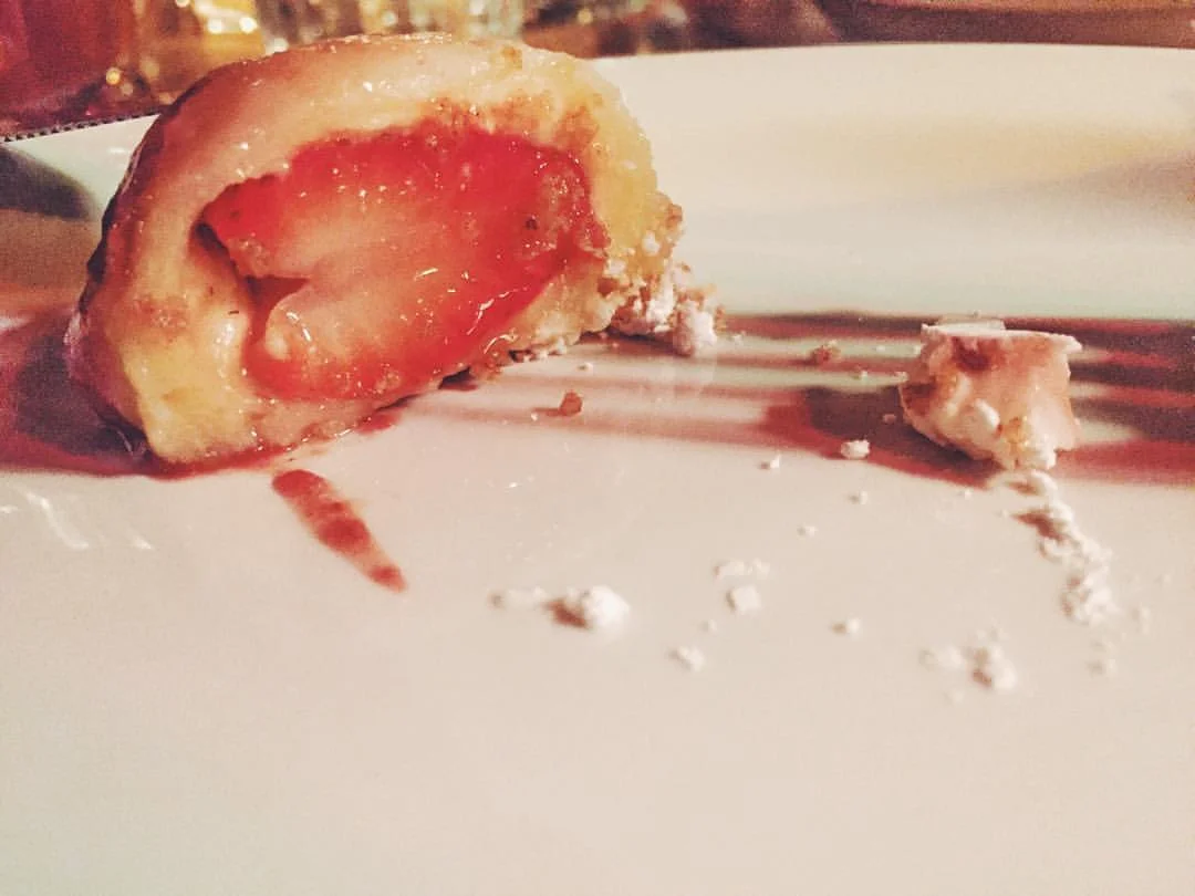 I couldn’t really drink when @tamgtl & I went to the new Bierocracy beer hall in Long Island City so I’ll definitely have to go back bc I loved the vibe. Buttttt I did try some of this strawberry dumpling! 🍓
#bierocracy #longislandcity #licny #lic #jacksonave #queenseats #heartofqueens (at Bierocracy)