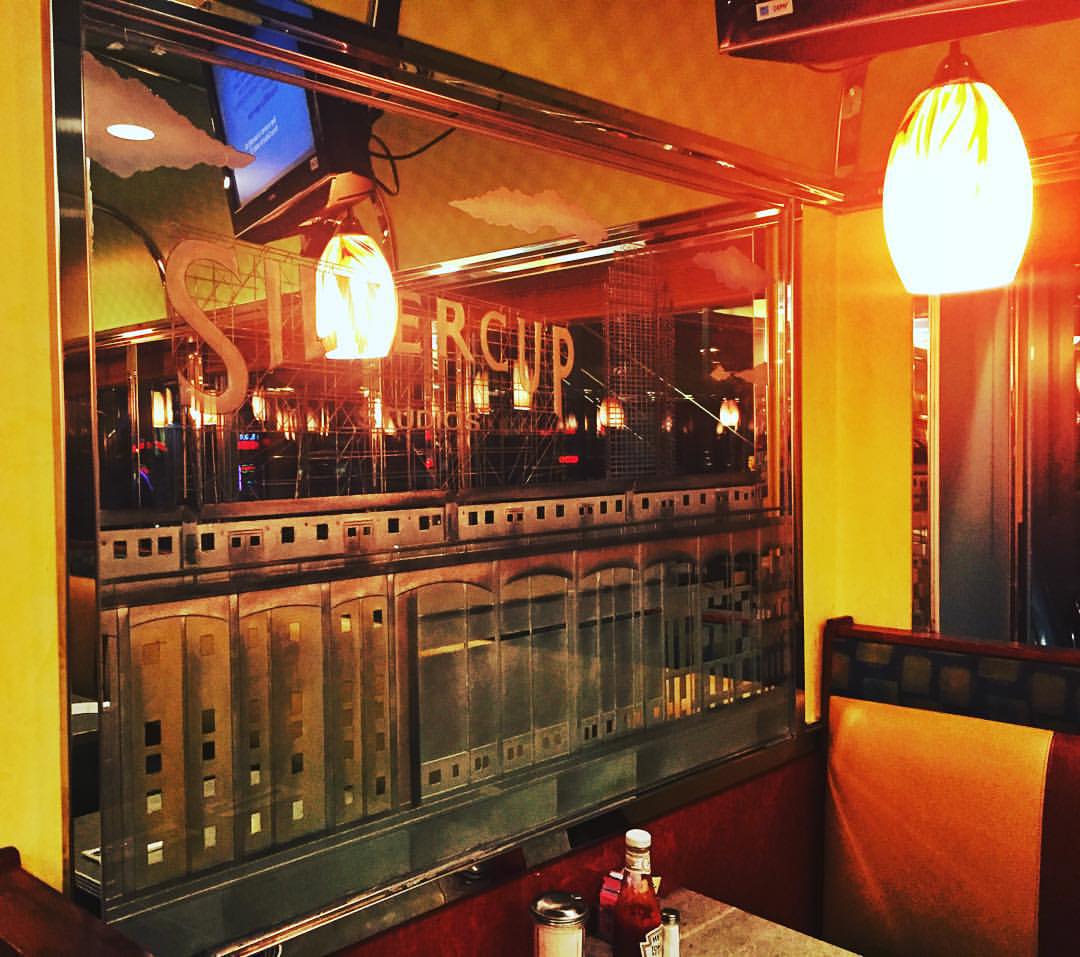 Who’s going to the #QueensReignsSupreme #5Borough2015 Instameet 9am tomorrow morning starting at Court Square Diner? Led by @erickhercules @joke_honor @queenscapes
This etched Silvercup & 7 Train mirror is inside Court Square diner.
#queenslove #queensfam #heartofqueens #longislandcity (at Court Square Diner)
