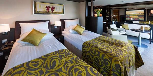 Royal Suite- Twin Bed Setup