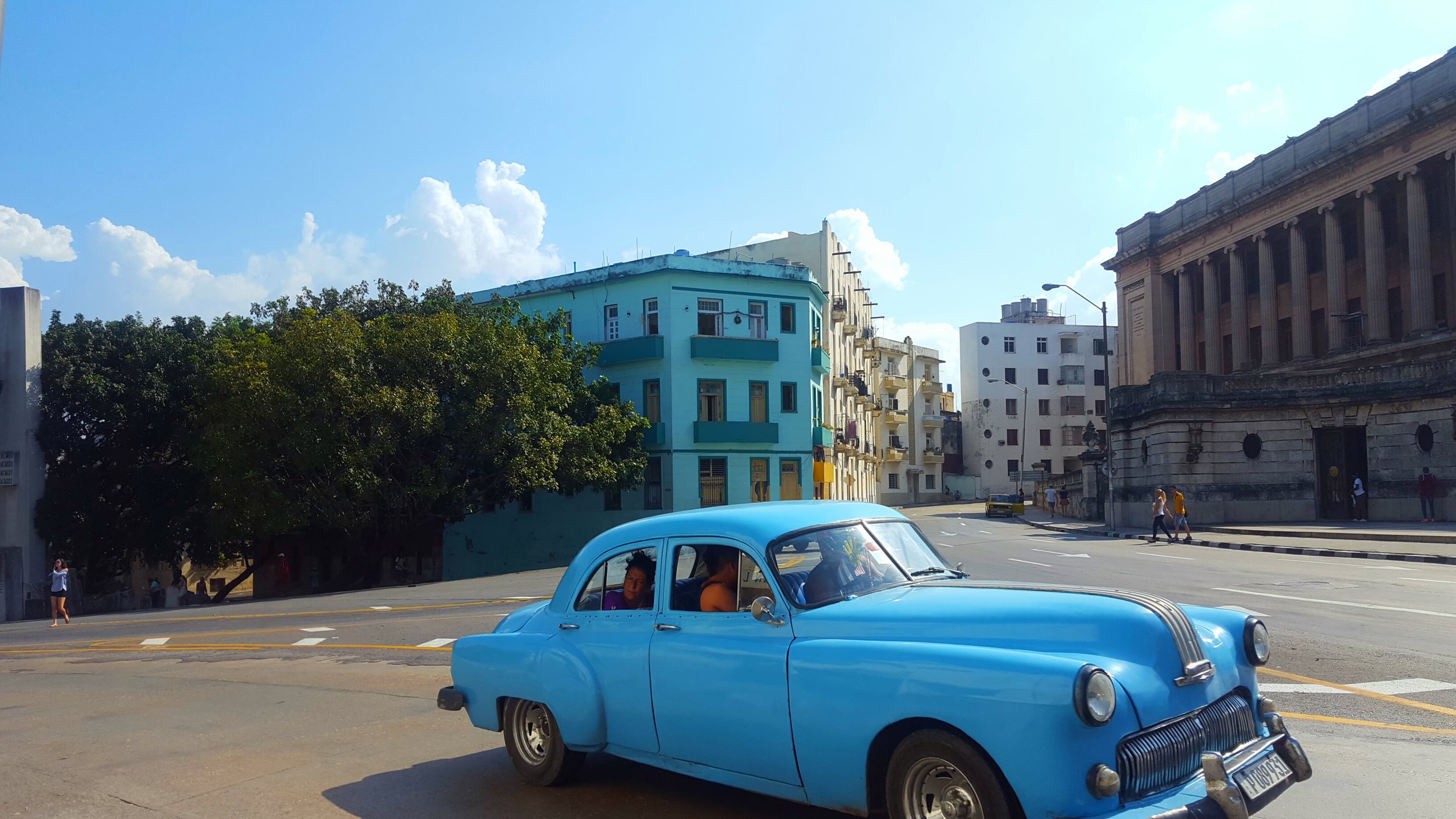 A taxi near La Universidad de la Habana (University of Havana). Photo by Nadia Sesay.