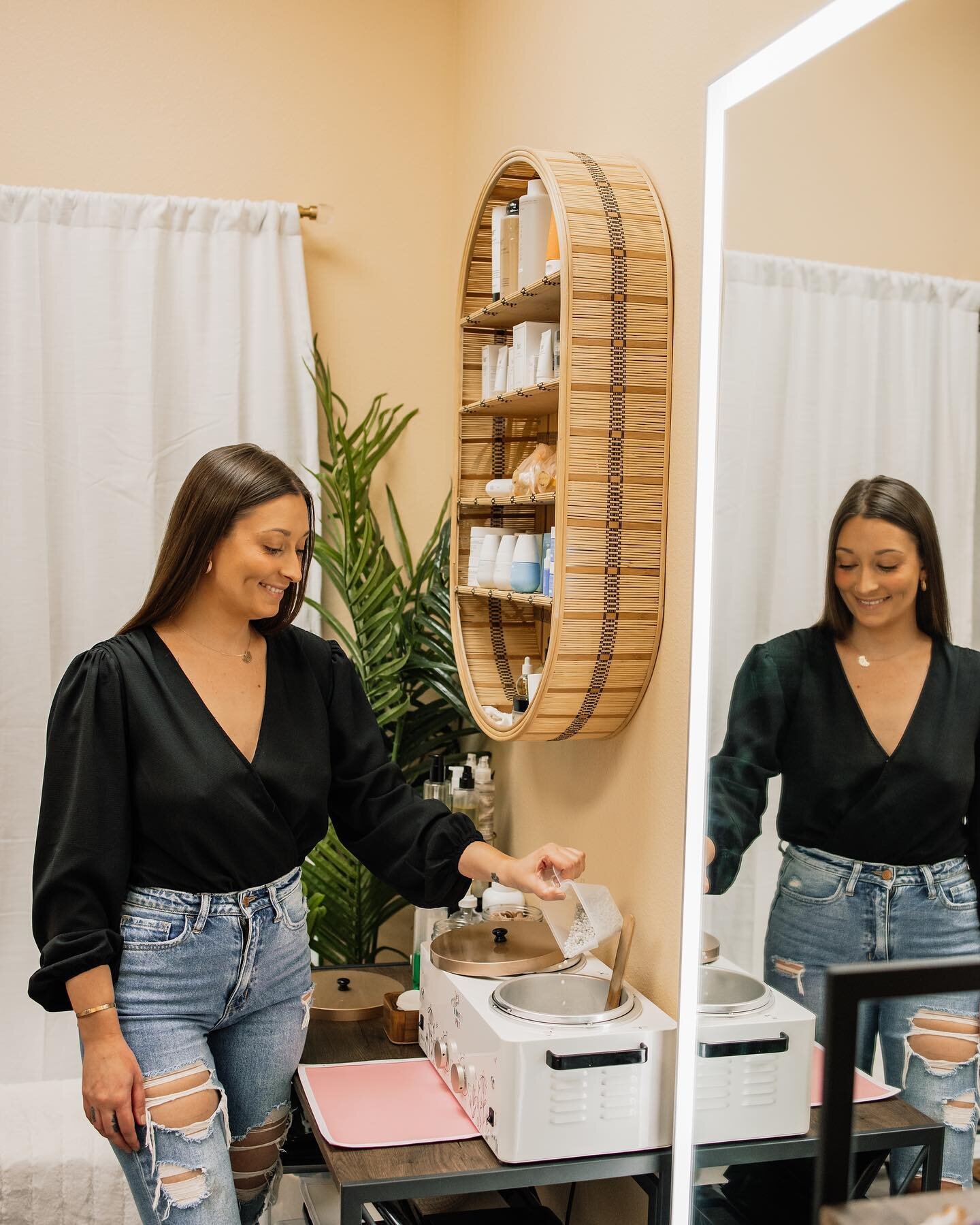 Capturing the beauty of @kristy.michelle.aesthetics and her stunning new studio! 📷✨ 

As an esthetician, Kristy knows all about bringing out your best features, and it was such an honor to capture her in action during her first-ever professional pho