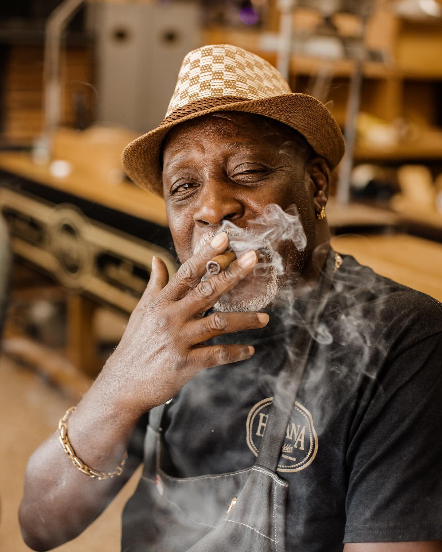 Take a step back in time with me to Little Havana, Miami, where I had the privilege of capturing the art of hand-rolled cigars. Meet Roberto, a master of his craft who has been rolling cigars by hand for years. His passion and skill are evident in ev