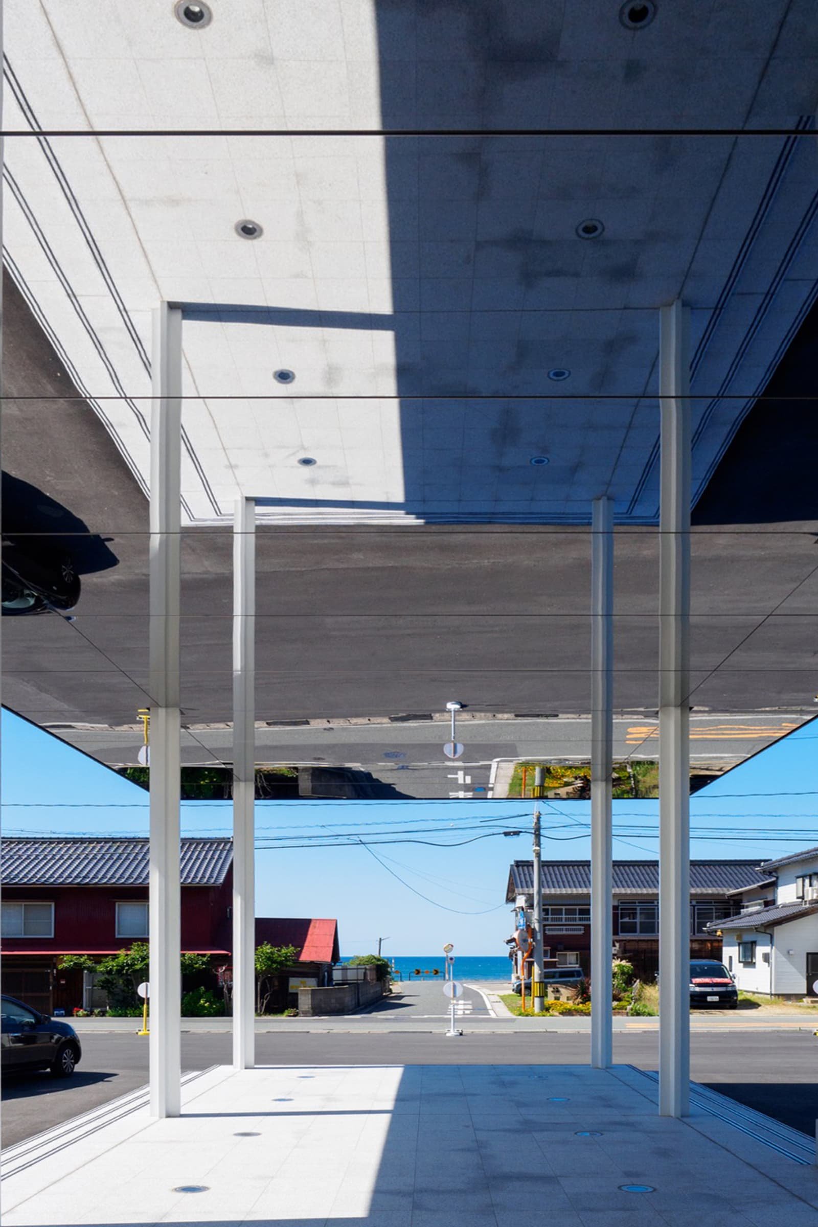 Higashihama Train Station Mirror Canopy - 02.jpg