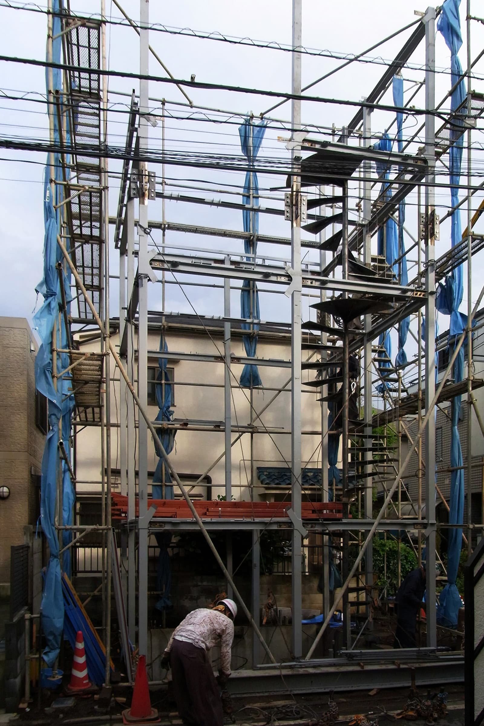 Small Private House Steel Panel Structure Meguru-ku Unemori - 08.jpg