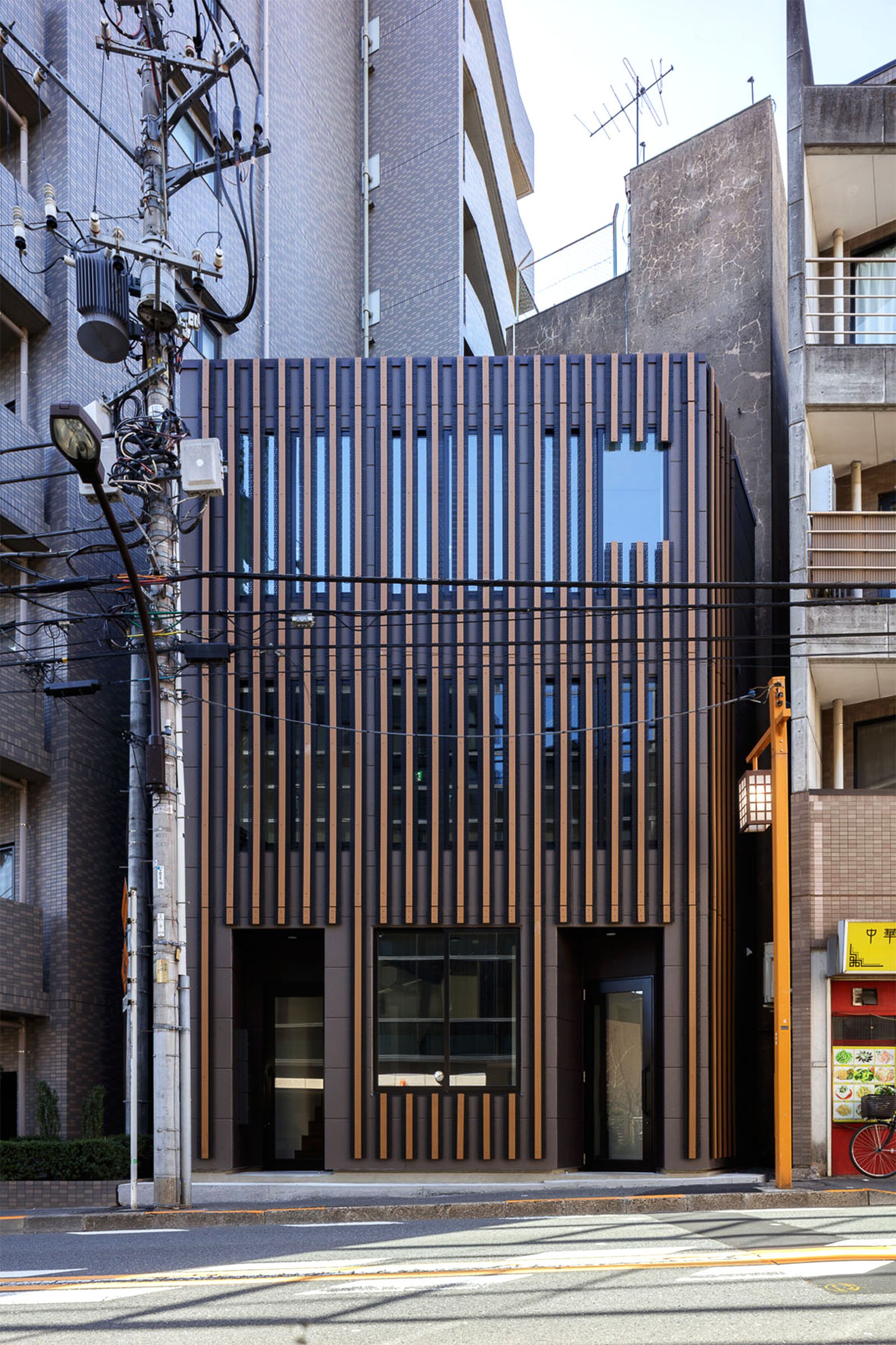 Victoria1842 3 Storey Cafe Commercial Building Shinjuku Tokyo Timber Structure 02.jpg