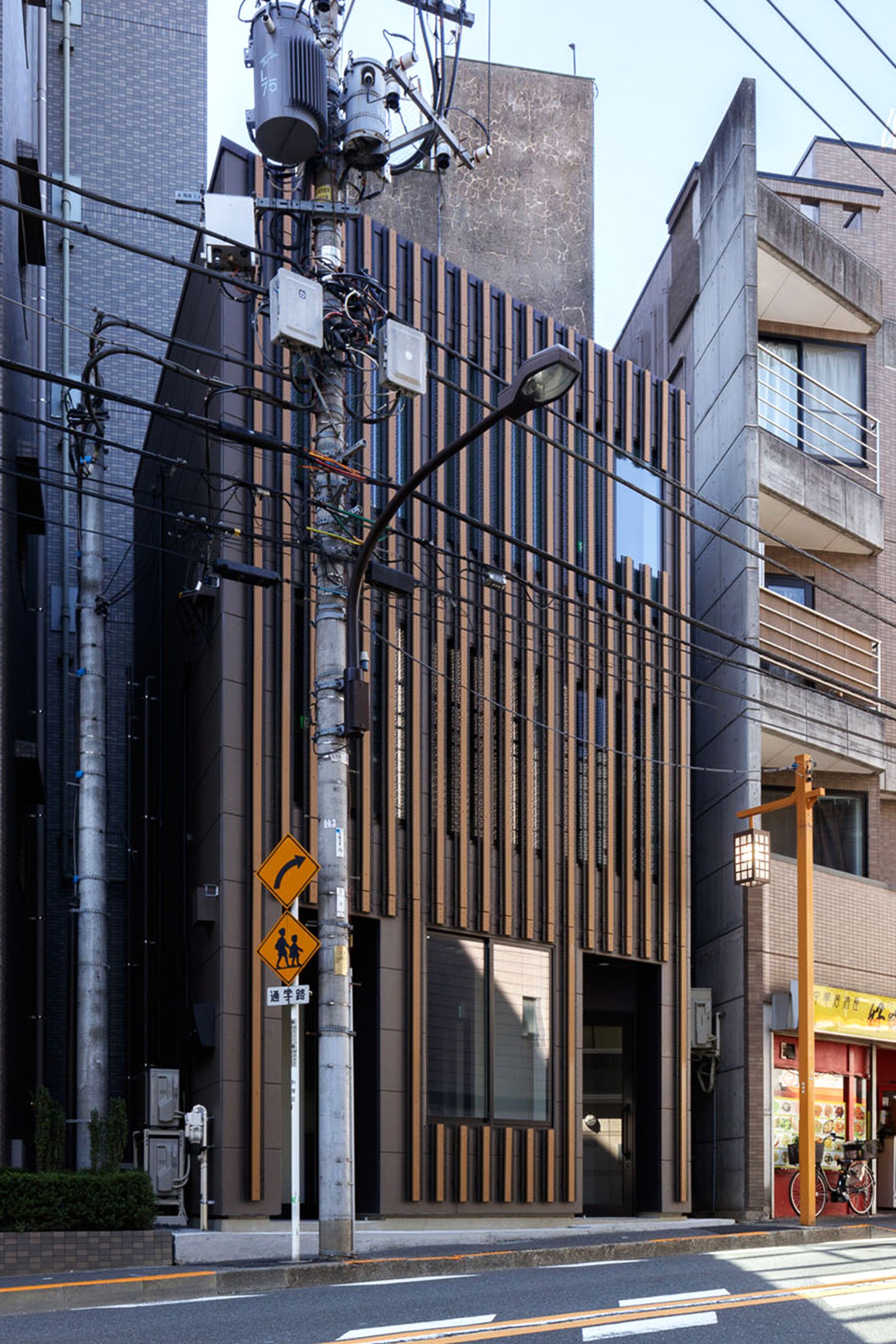 Victoria1842 3 Storey Cafe Commercial Building Shinjuku Tokyo Timber Structure 03.jpg