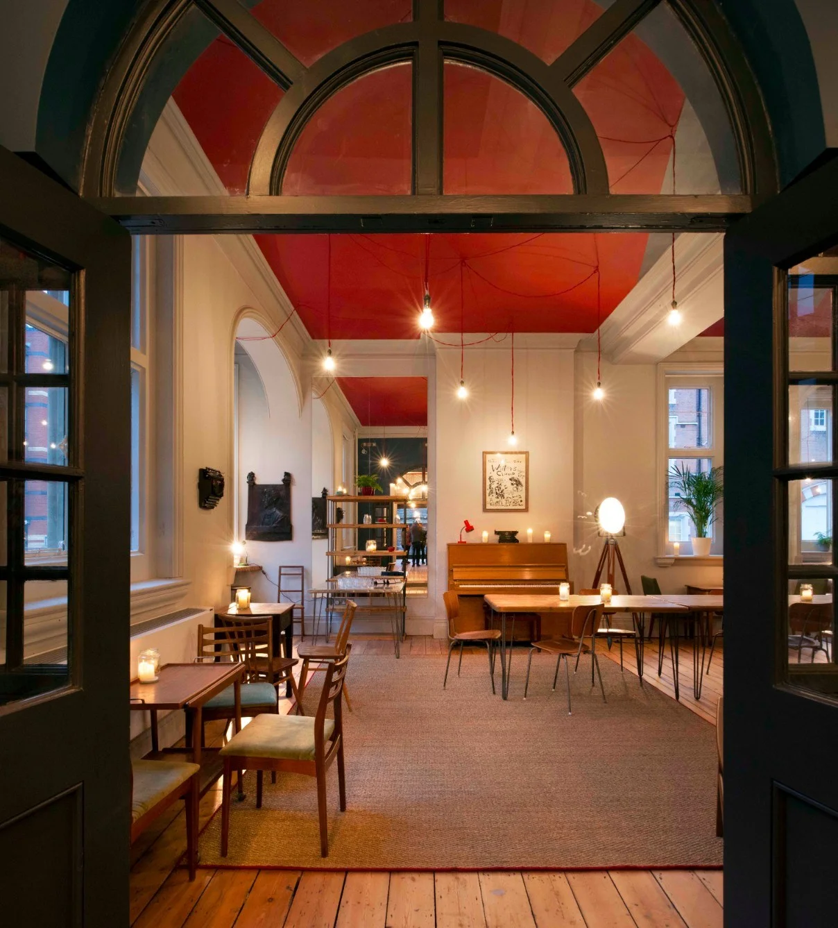 View-into-the-reading-room.-Bush-Theatre-reopens.-Photographer-Philip-Vile.-Low-res.jpg