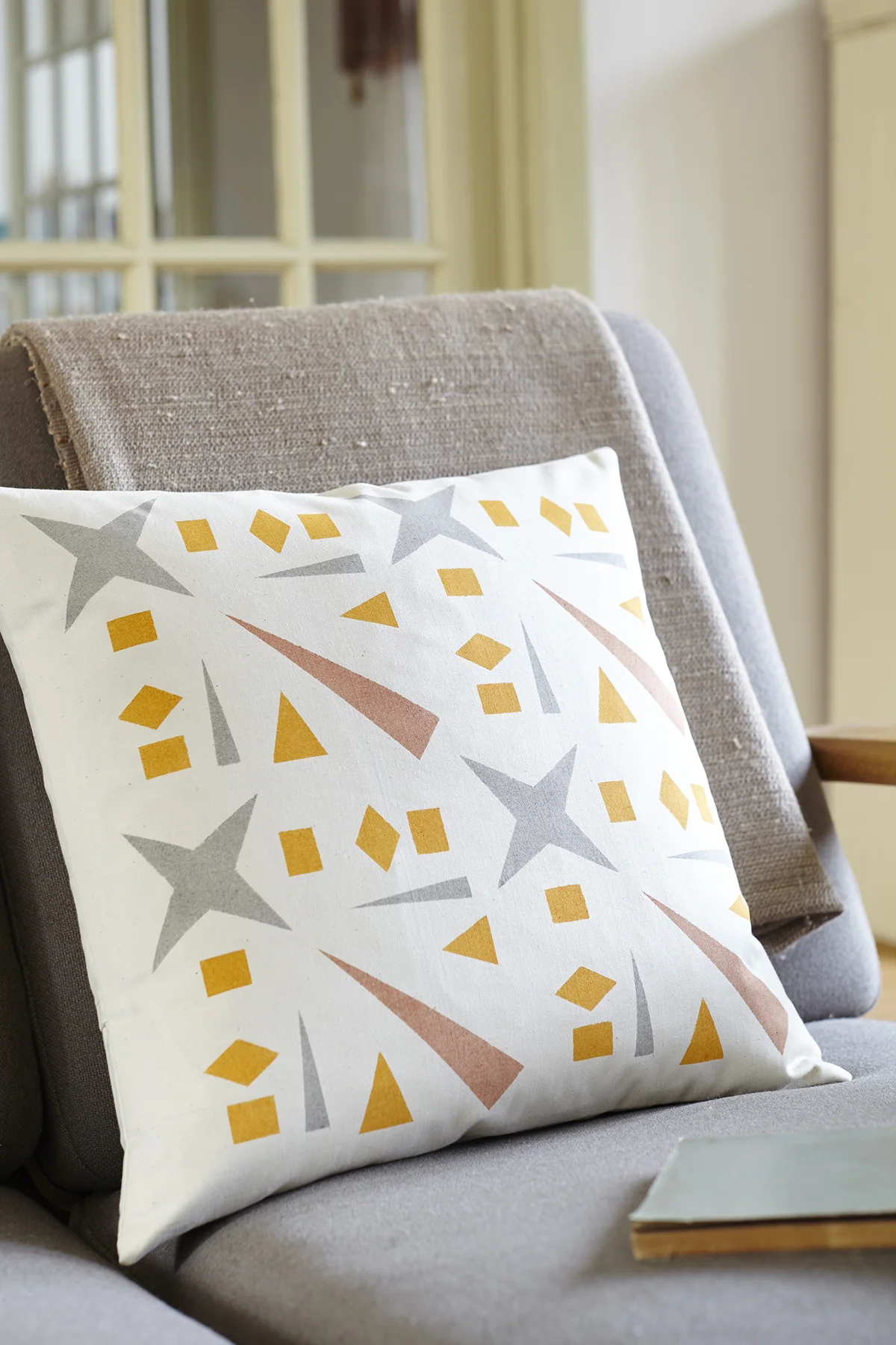 ShootingStarCushion_15_1200.jpg