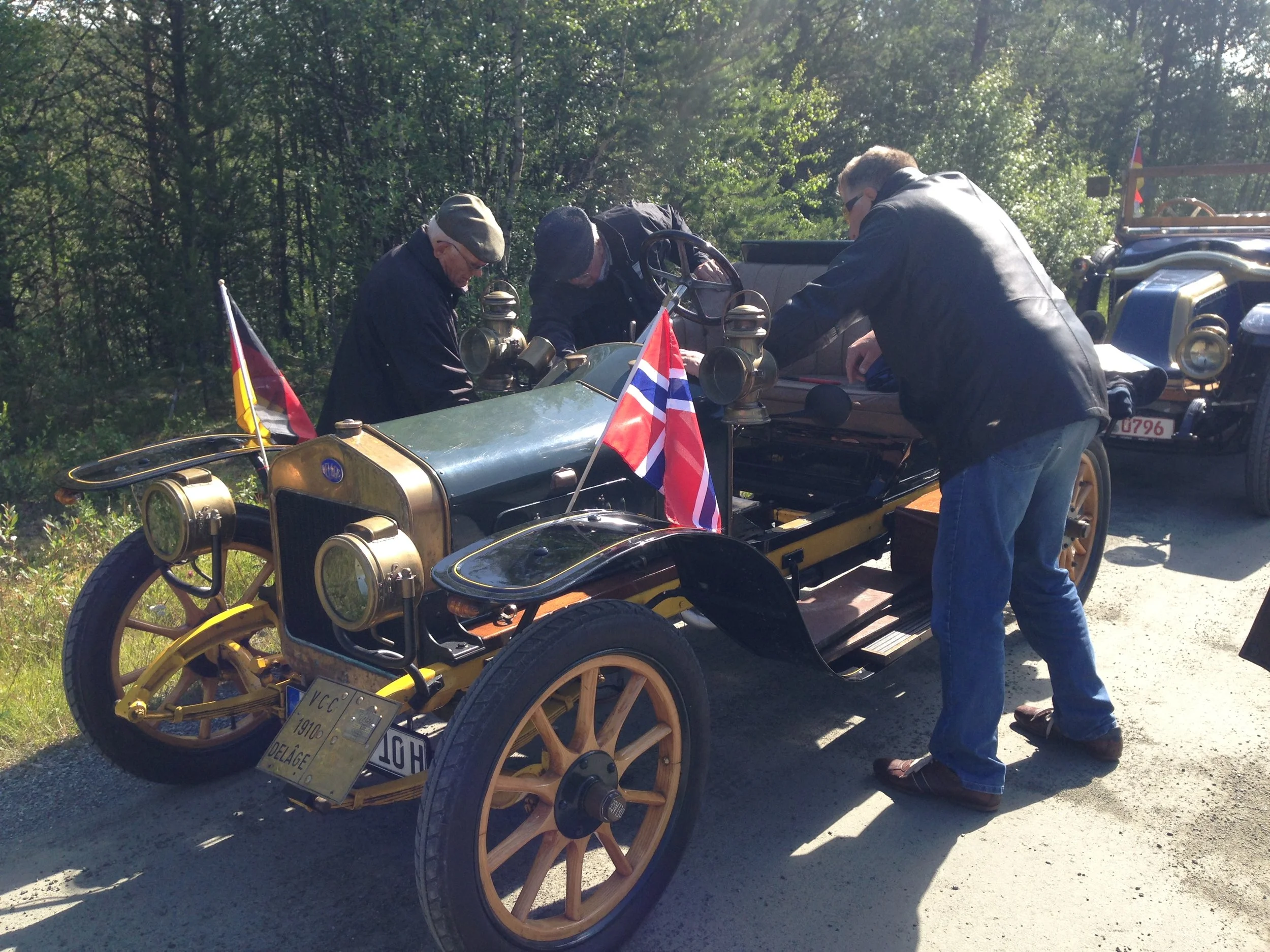  Når man er “født” i 1903 kan det trenges en hjelpende hånd fra tid til annen. 