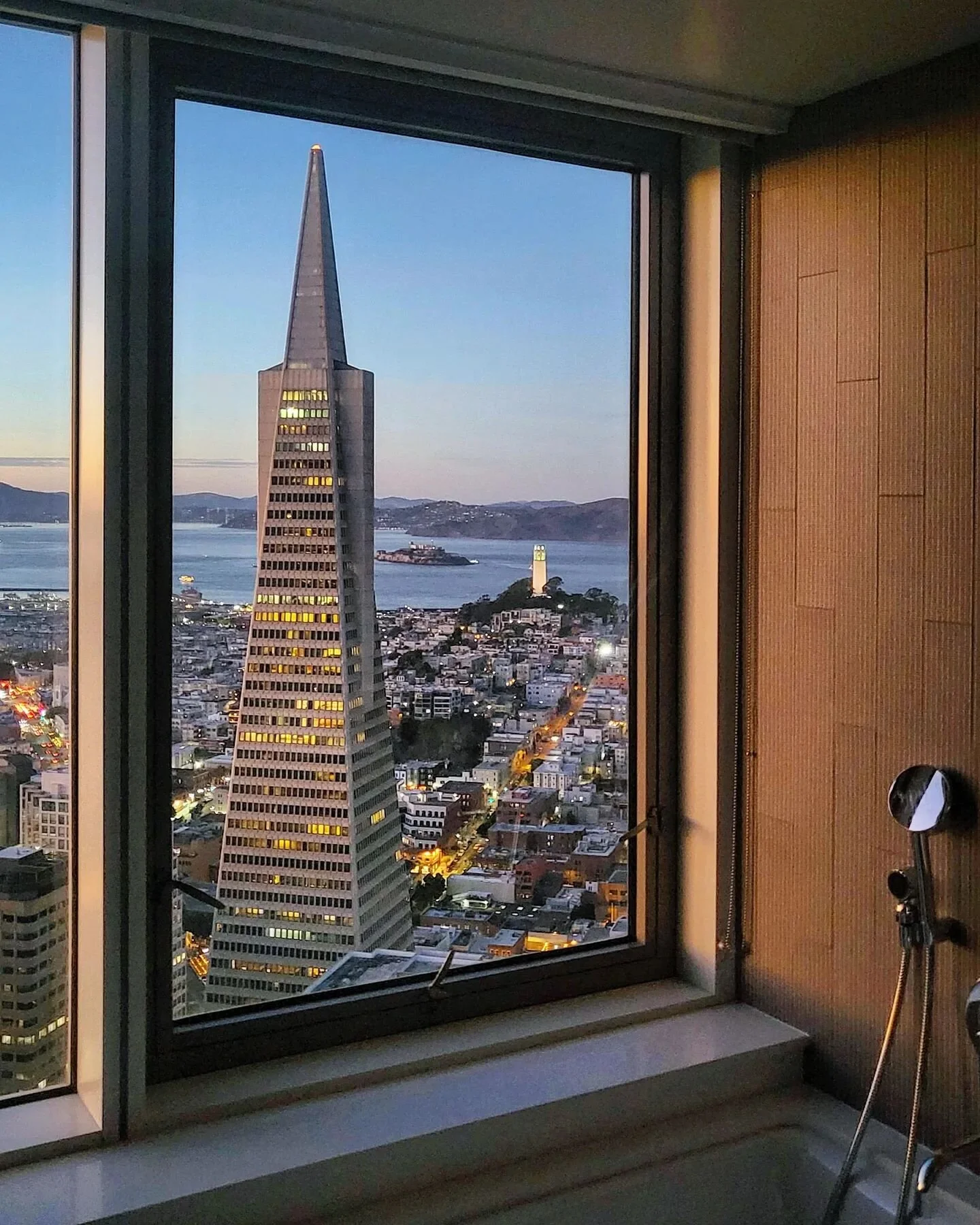 staying @fourseasons with bay views

#goldengatebridge #transamerica #building