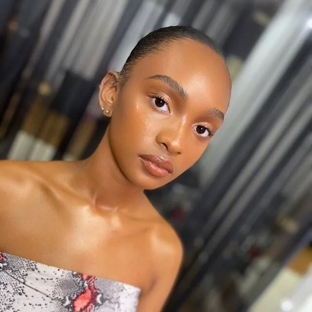 People think natural makeup takes less time and should cost less. But there is so much strategy in creating this type of look! 📝 .
.
I used strategic skin prep with skincare, color theory to correct her hyperpigmentation, custom blended foundation, 