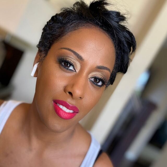 Every woman should wear @maccosmetics &ldquo;Relentlessly Red&rdquo; lipstick at least once in their lifetime. 💋 .
.
Birthday Beat ✨✨✨
.
.
.
.
.

#melanin #melaninqueens #melaninmodels #brownskingirl #brownskingirlchallenge #melaninmakeup #melaninmo