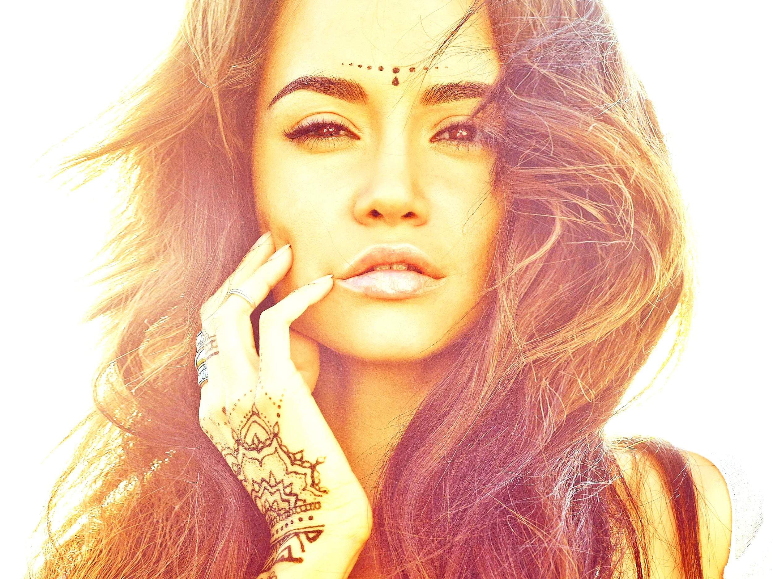 salon-thread-woman-with-henna-tattoos.jpg