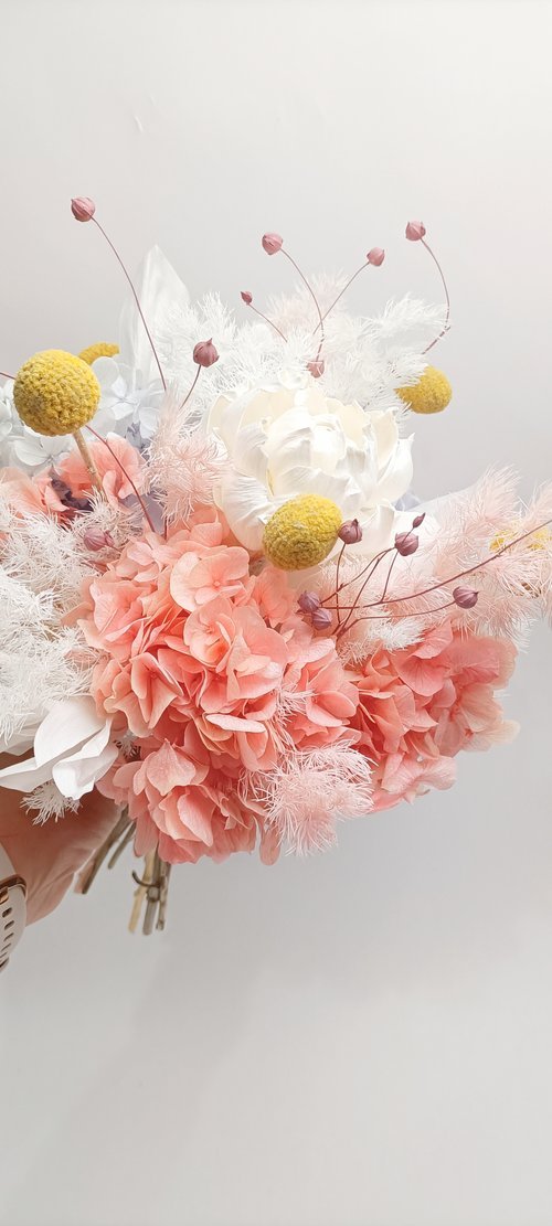 Bright bridal bouquet ideas. Table Flower Studio.jpg