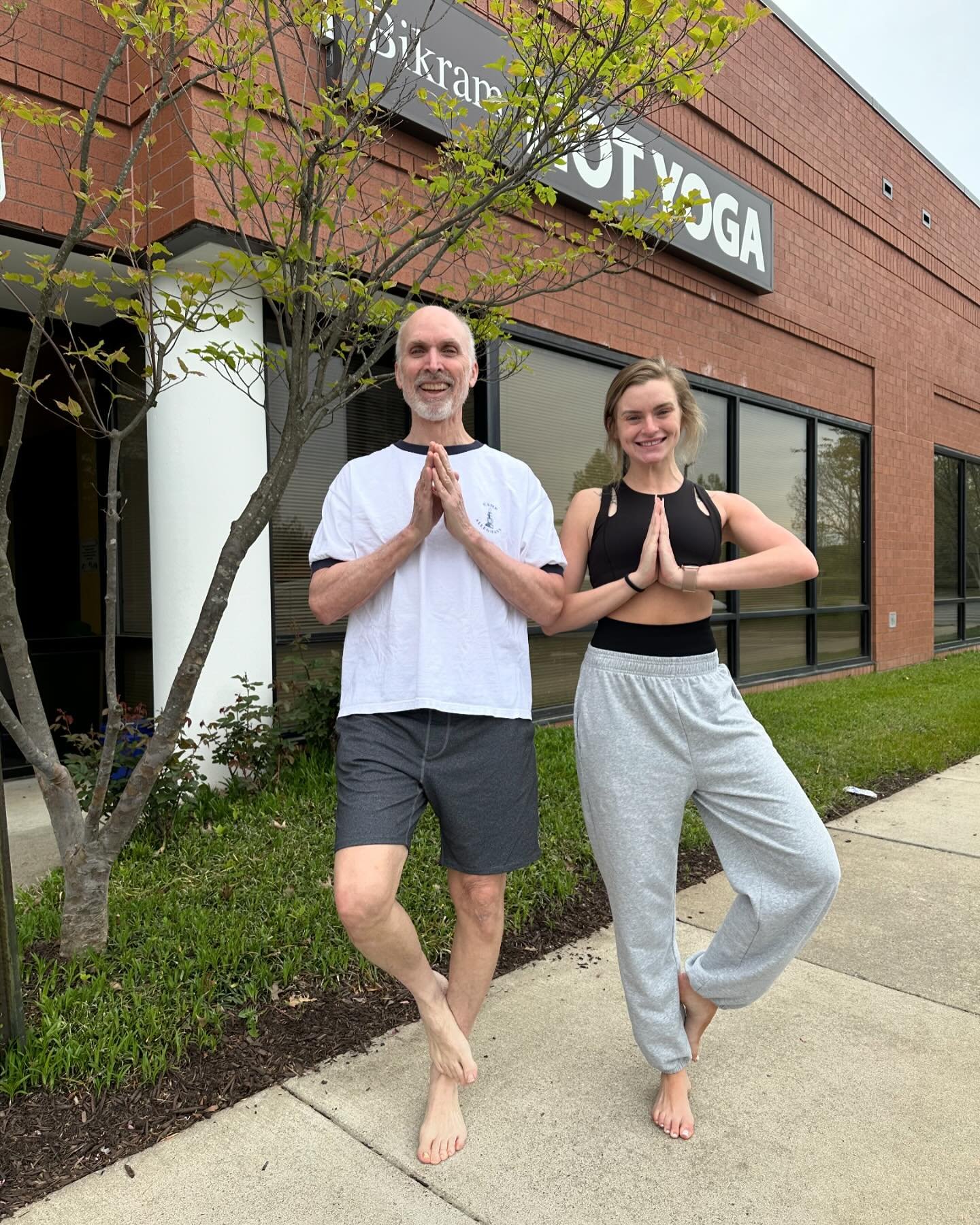 Happy #MoveitMonday Yogis 🧘🏽&zwj;♀️

And Happy Earth Day 🌎 🍃🌱🌳

What&rsquo;s one thing you can do to take care of Mother Earth? 

Comment below! 

Today&rsquo;s Class Times:

Flow 60 @ 10am with Natalya
Bikram 60 @ 6pm with Diana

#hotyoga #yog