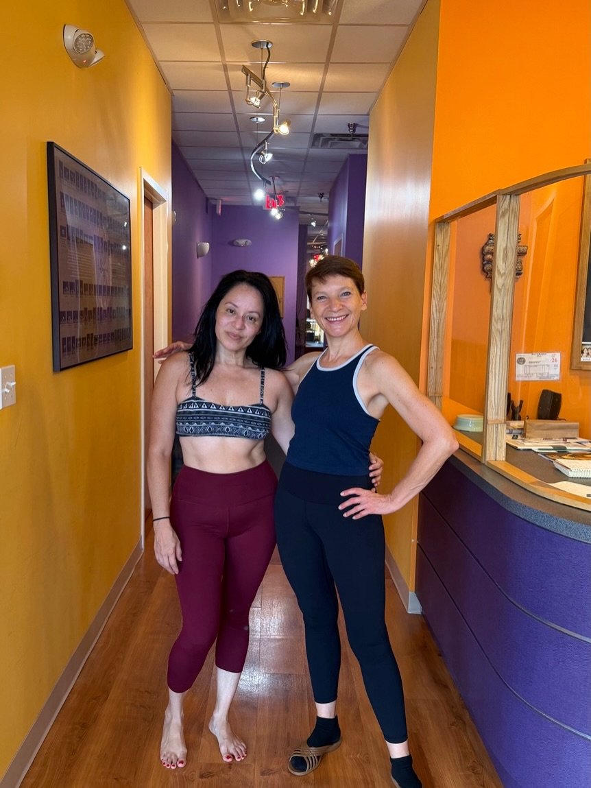 The BEST part of your weekend is in the Hot Room surrounded by your familiar yoga friends. Make time for yourself on your mat this weekend, your body and mind will thank you! 

👉 Sign up now and join us in the Hot Room!

✨ Ready to take a new yoga j