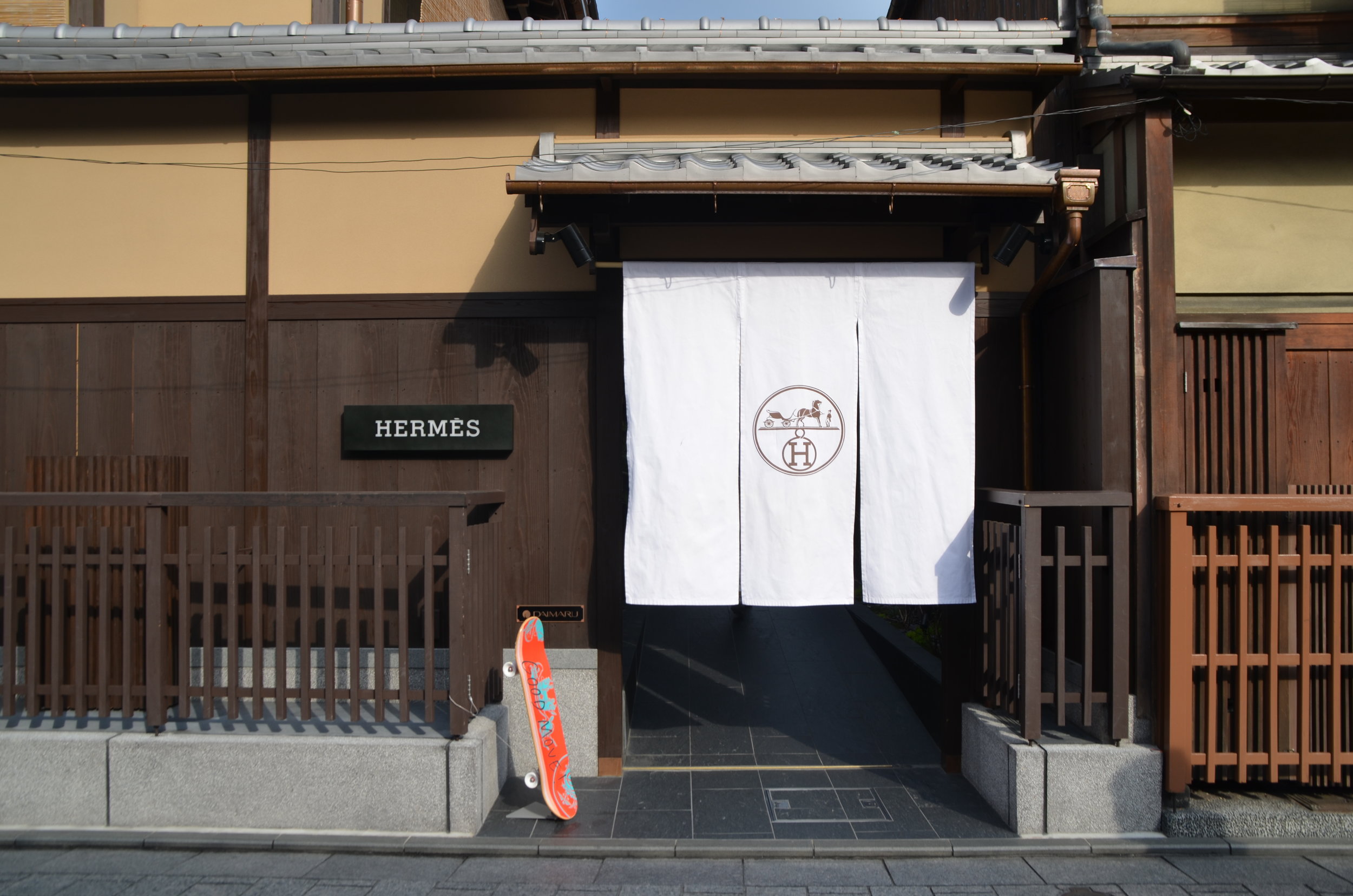 archiphoto_en on X: Kii inc. designed a pop-up store HERMES Pop-up Store  SS20 WOMEN SHOES in Tokyo, Japan.  photos©masanori  kaneshita  / X
