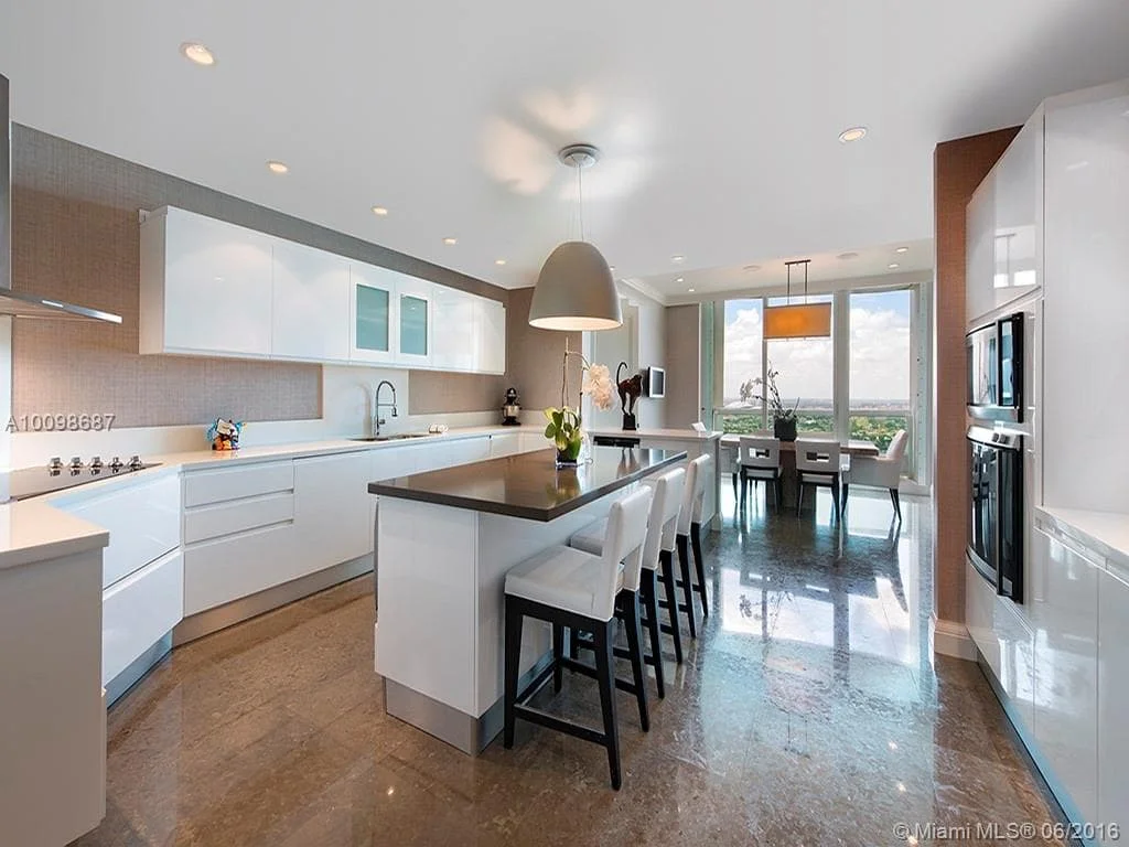 Completely renovated unit at the Santa Maria on Brickell for SALE! 