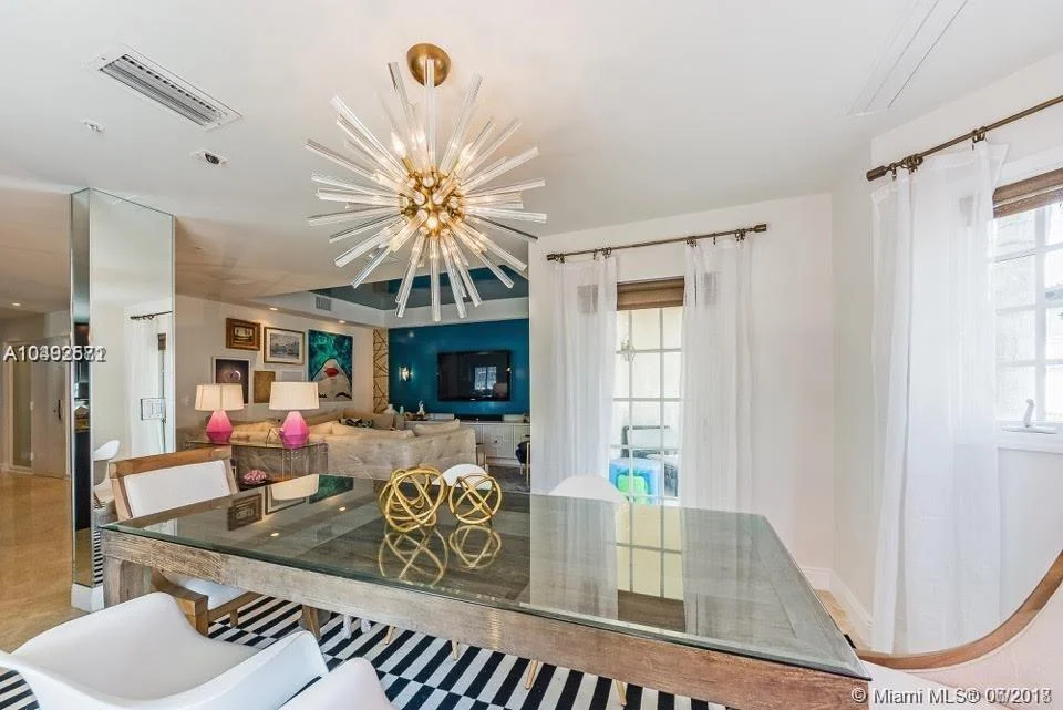 📌 Stunning Sunset Harbor townhouse available to rent