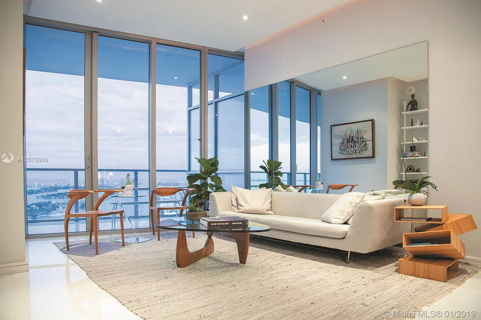 This renovated 2 bedroom apartment at the Marquis Condominium is perfect for the one looking for amazing Bay views and wants something ready to move in NOW!