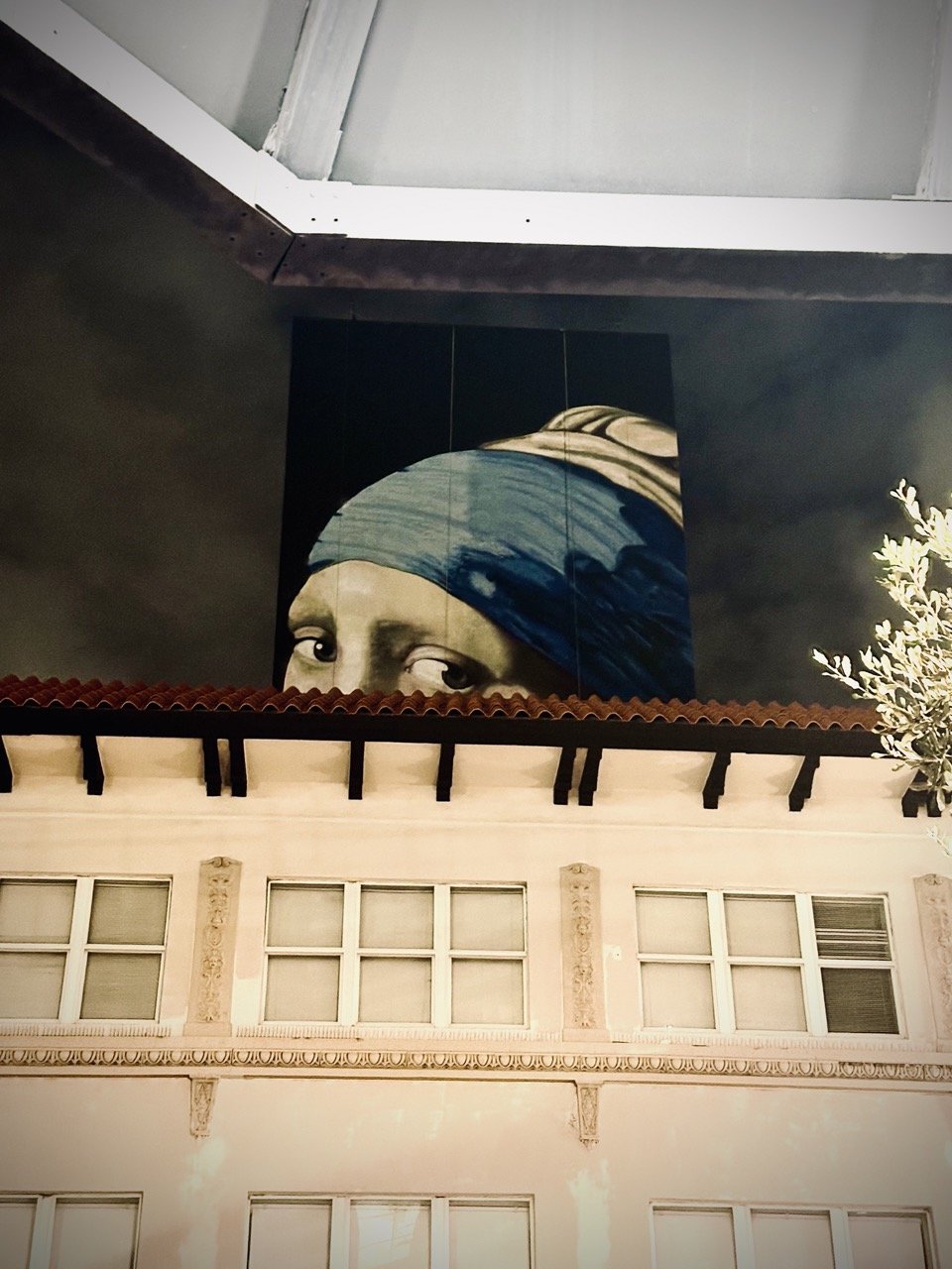 The murals are watching, because Downtown Miami does have a Soul