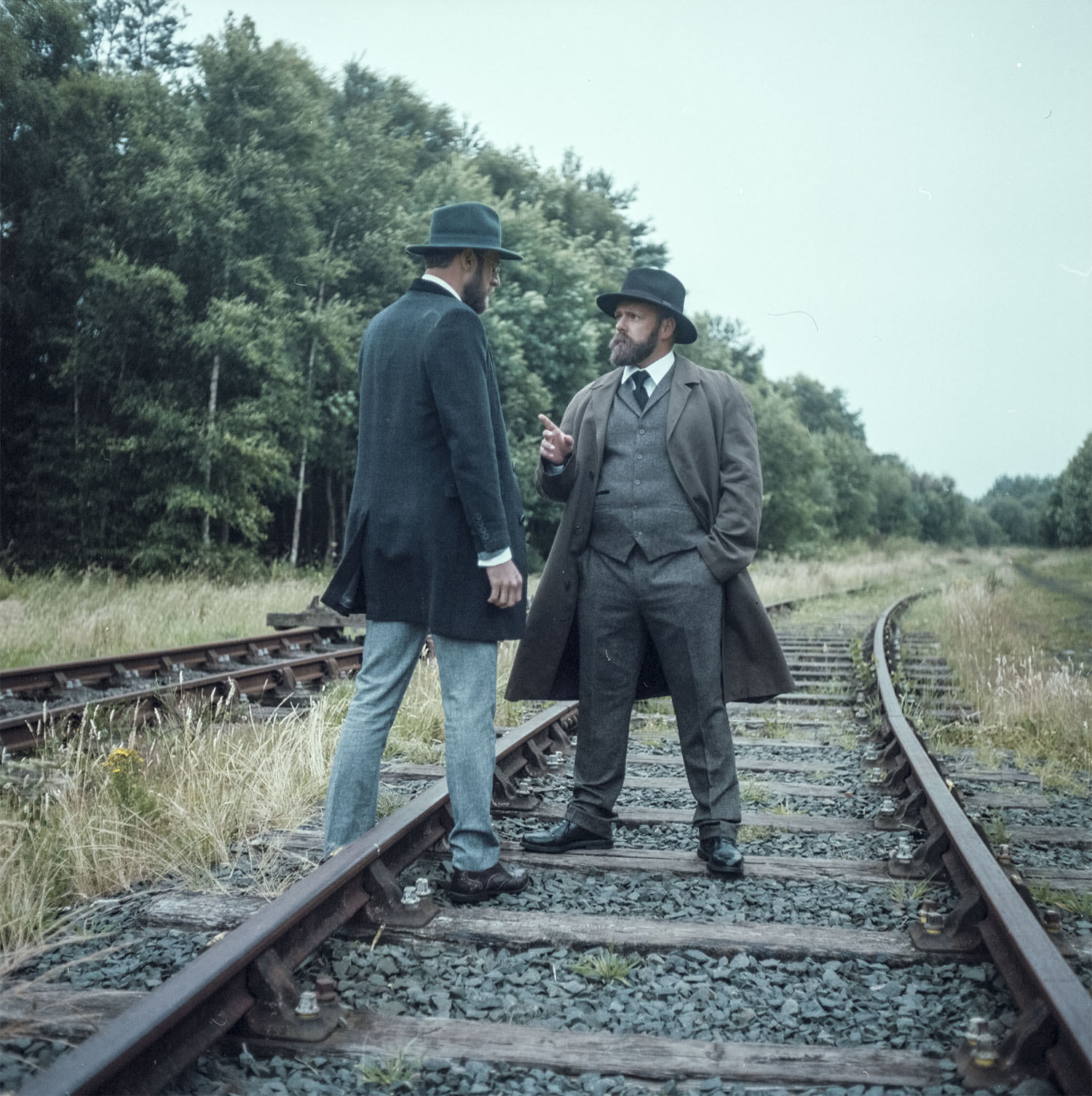 JAMIE SCOTT GORDON AS DR FINN GALLOWAY & IAIN LESLIE AS REPORTER.jpg