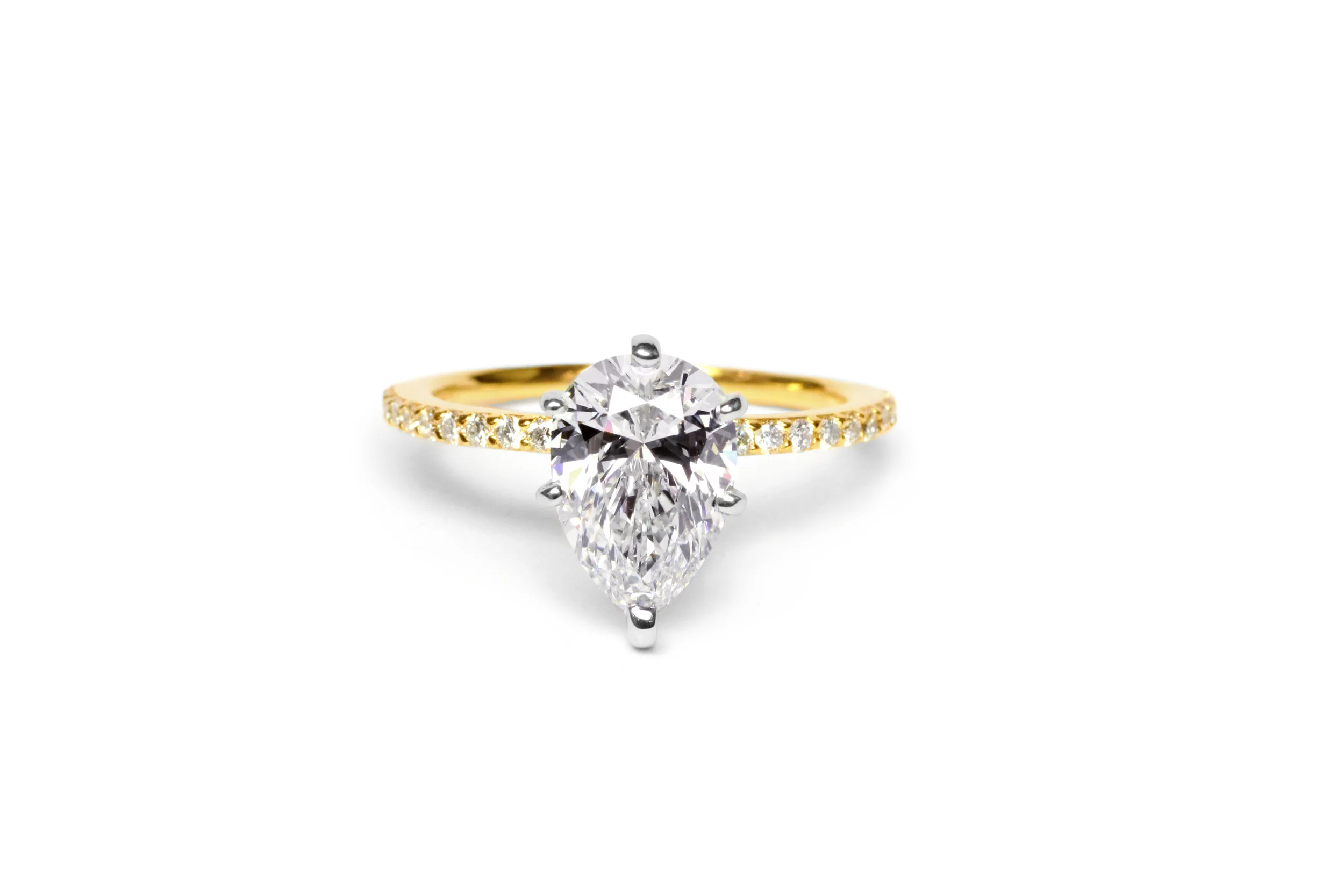 18k yellow Diamond pave pear shape ring